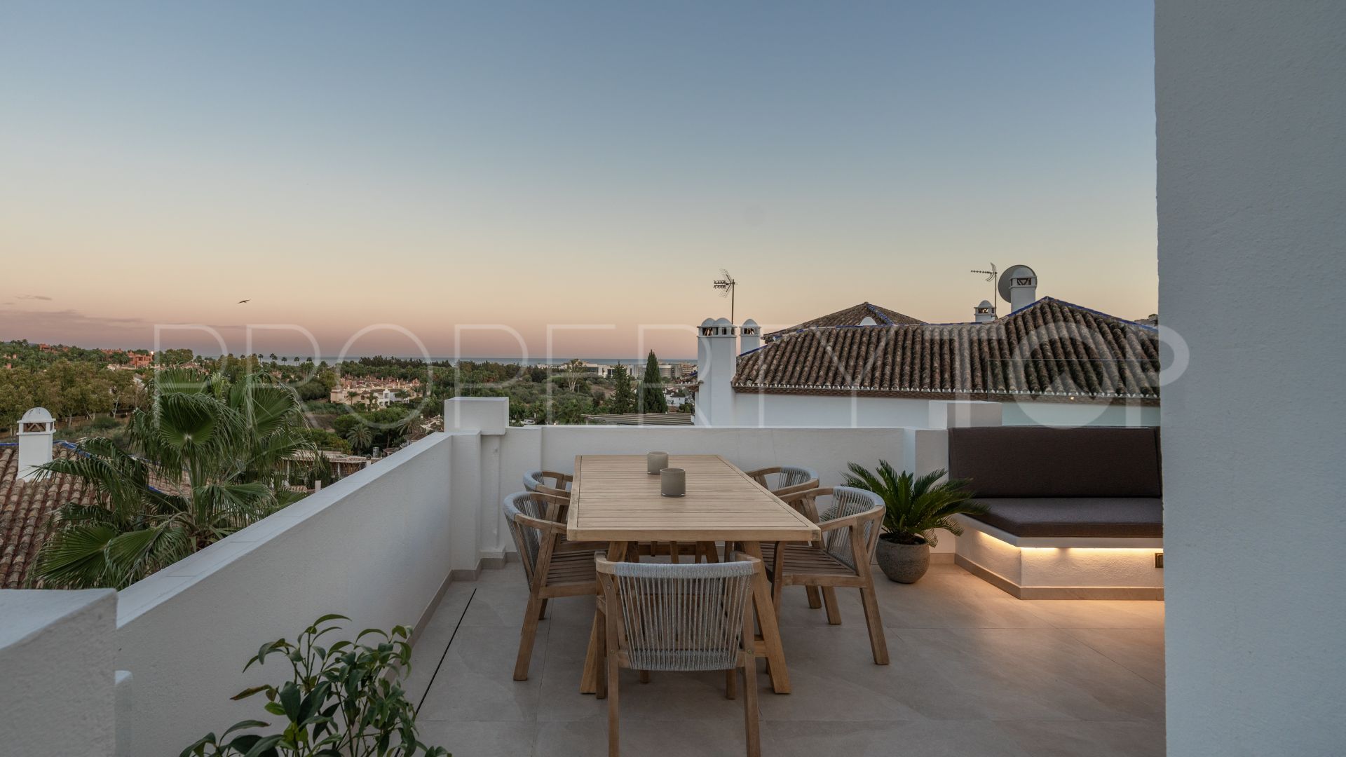 For sale 3 bedrooms penthouse in Las Lomas de Nueva Andalucia