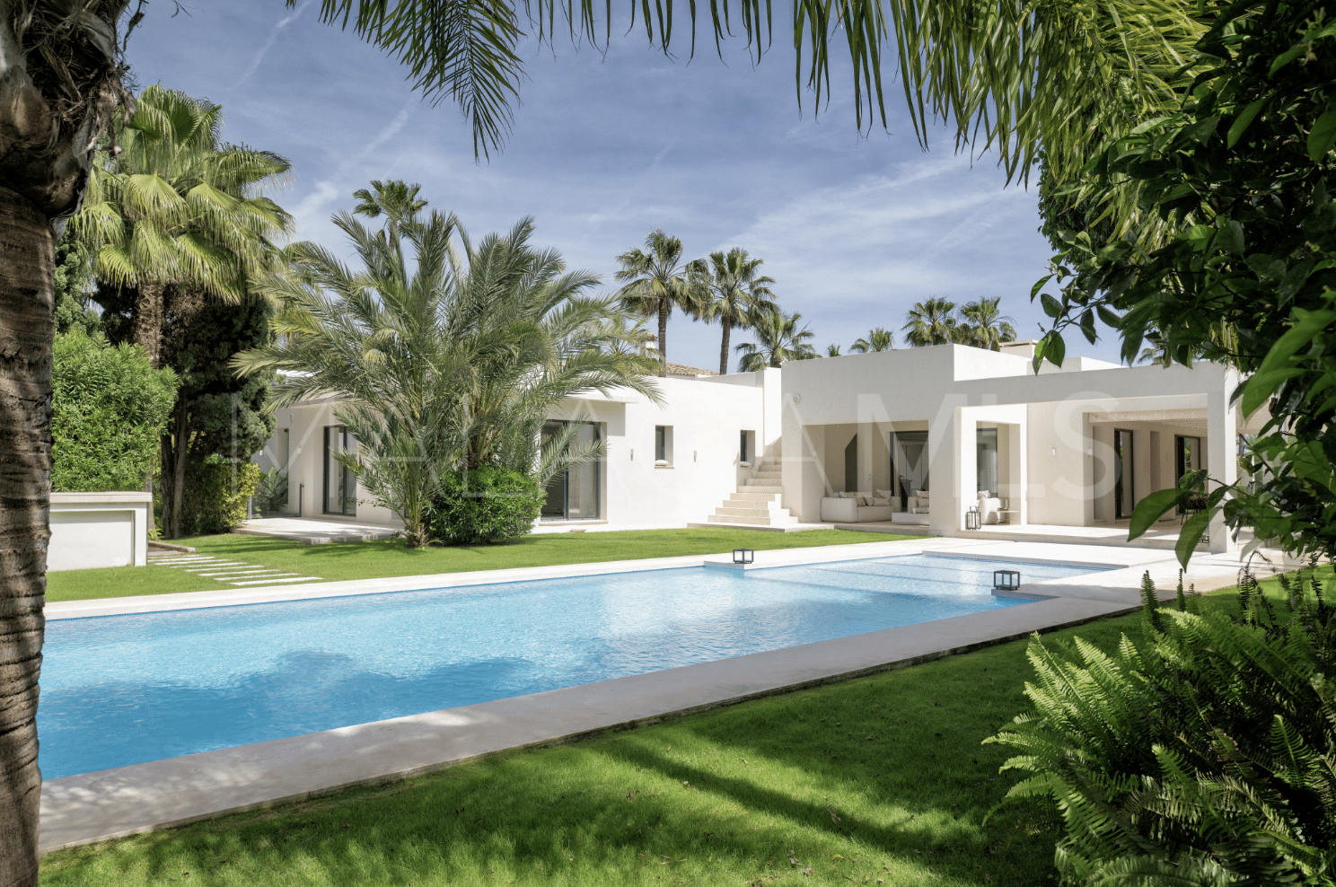 Villa for sale in Marbesa de 5 bedrooms