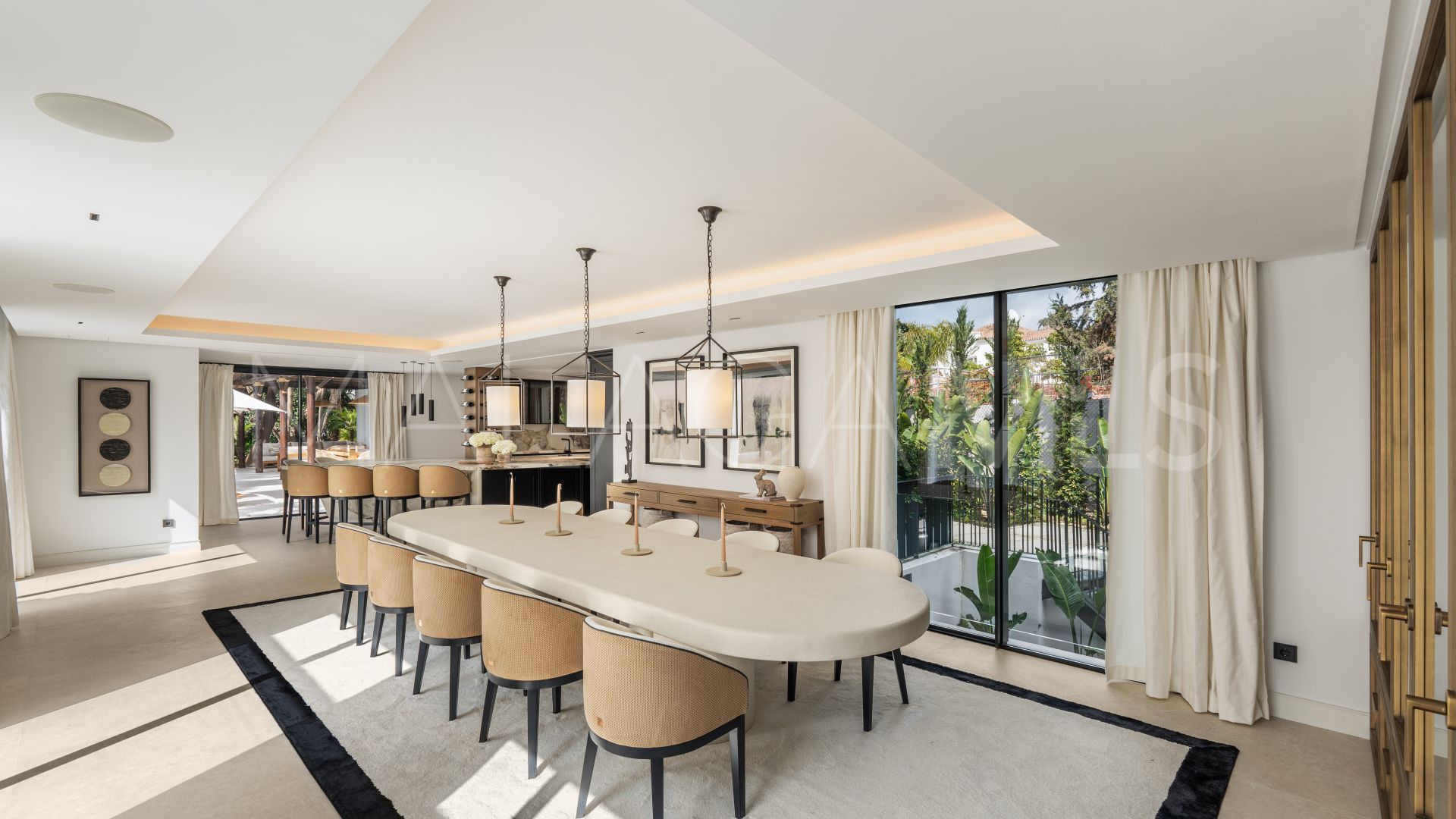 Villa for sale in Nueva Andalucia