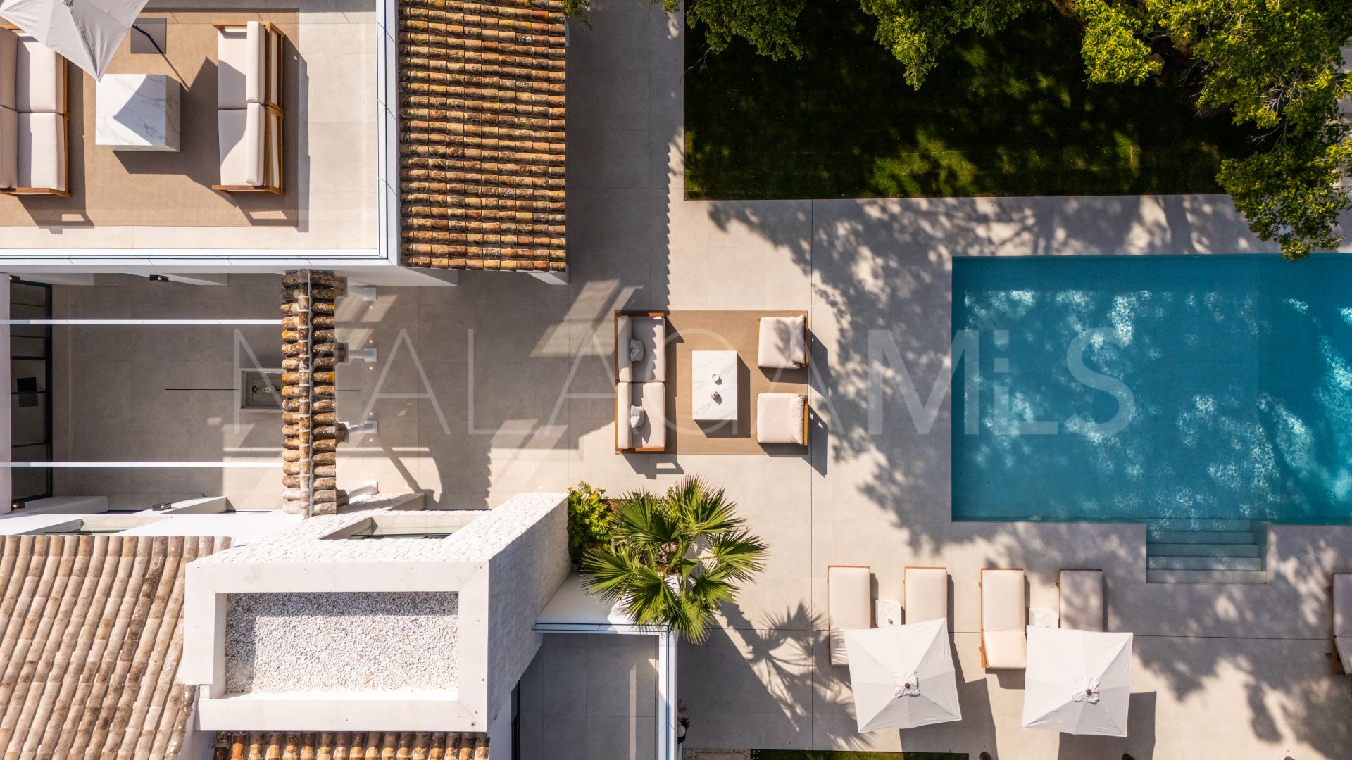 Villa for sale in Nueva Andalucia