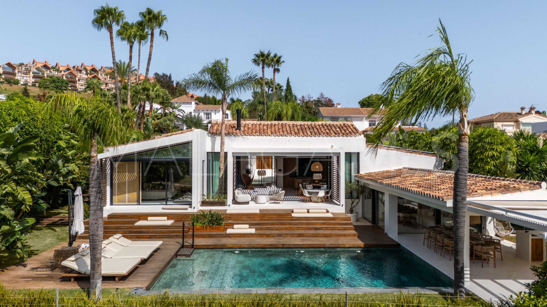 Villa for sale in Nueva Andalucia