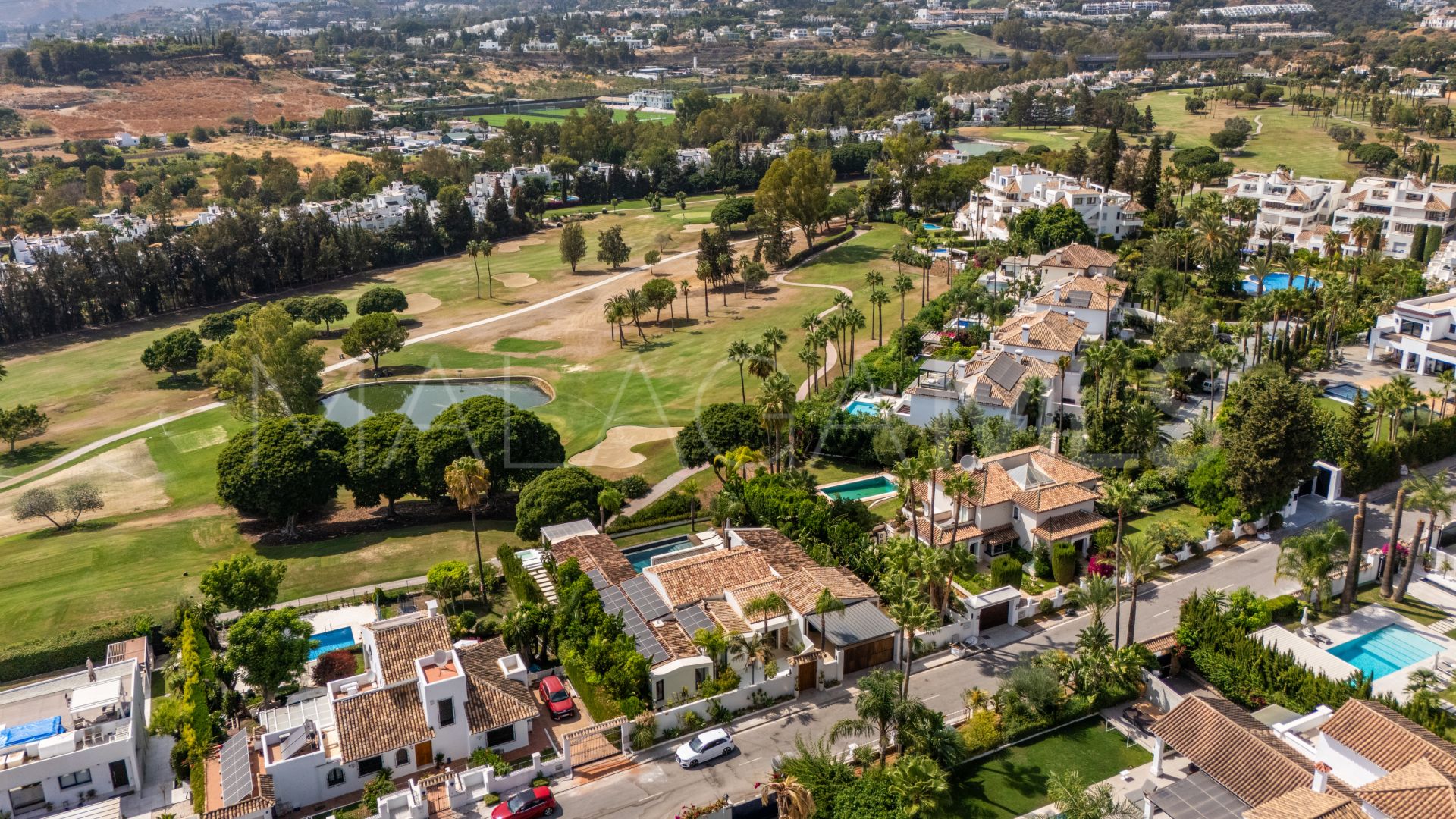 Villa for sale in Nueva Andalucia