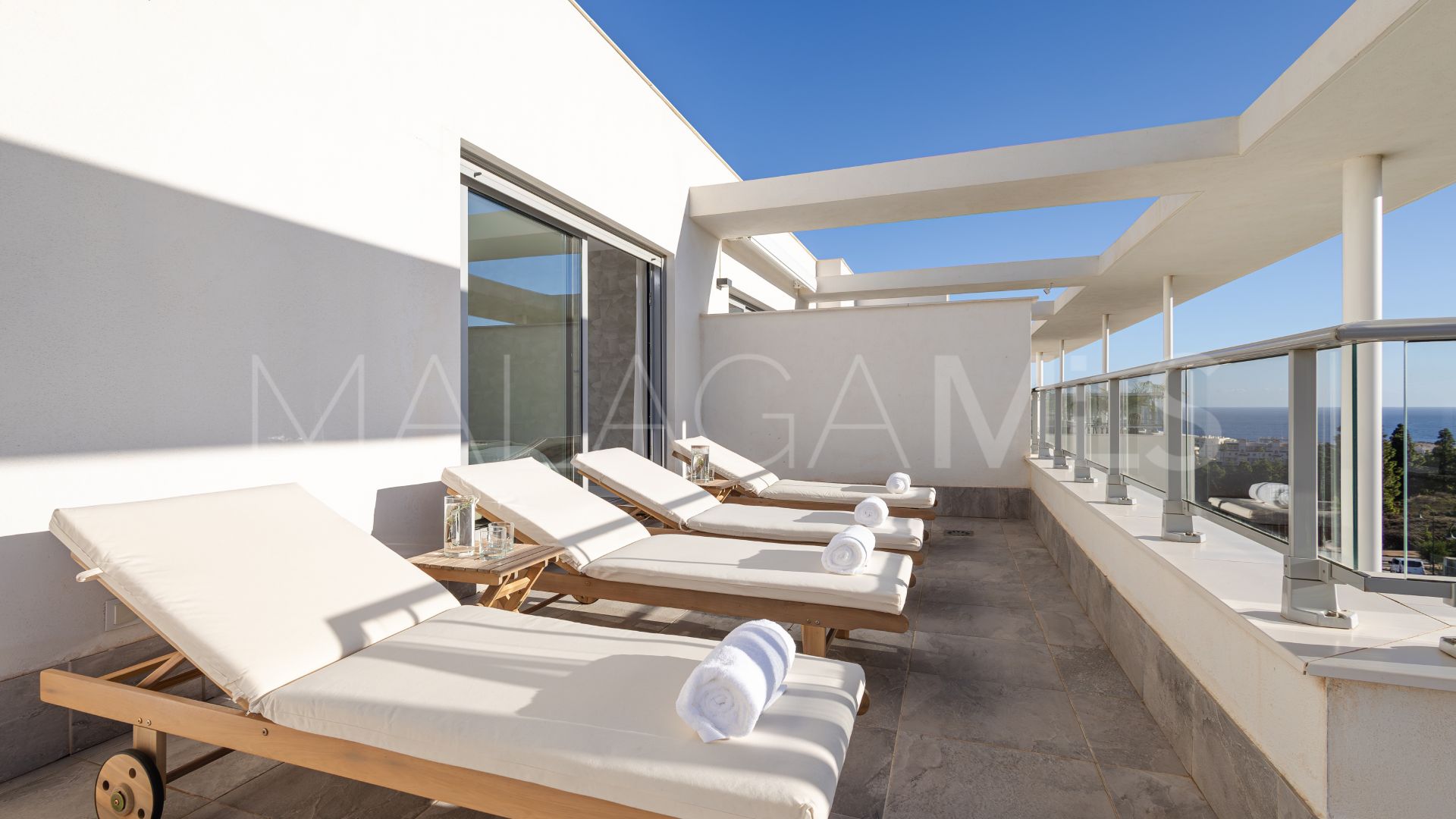 For sale penthouse in Cala de Mijas