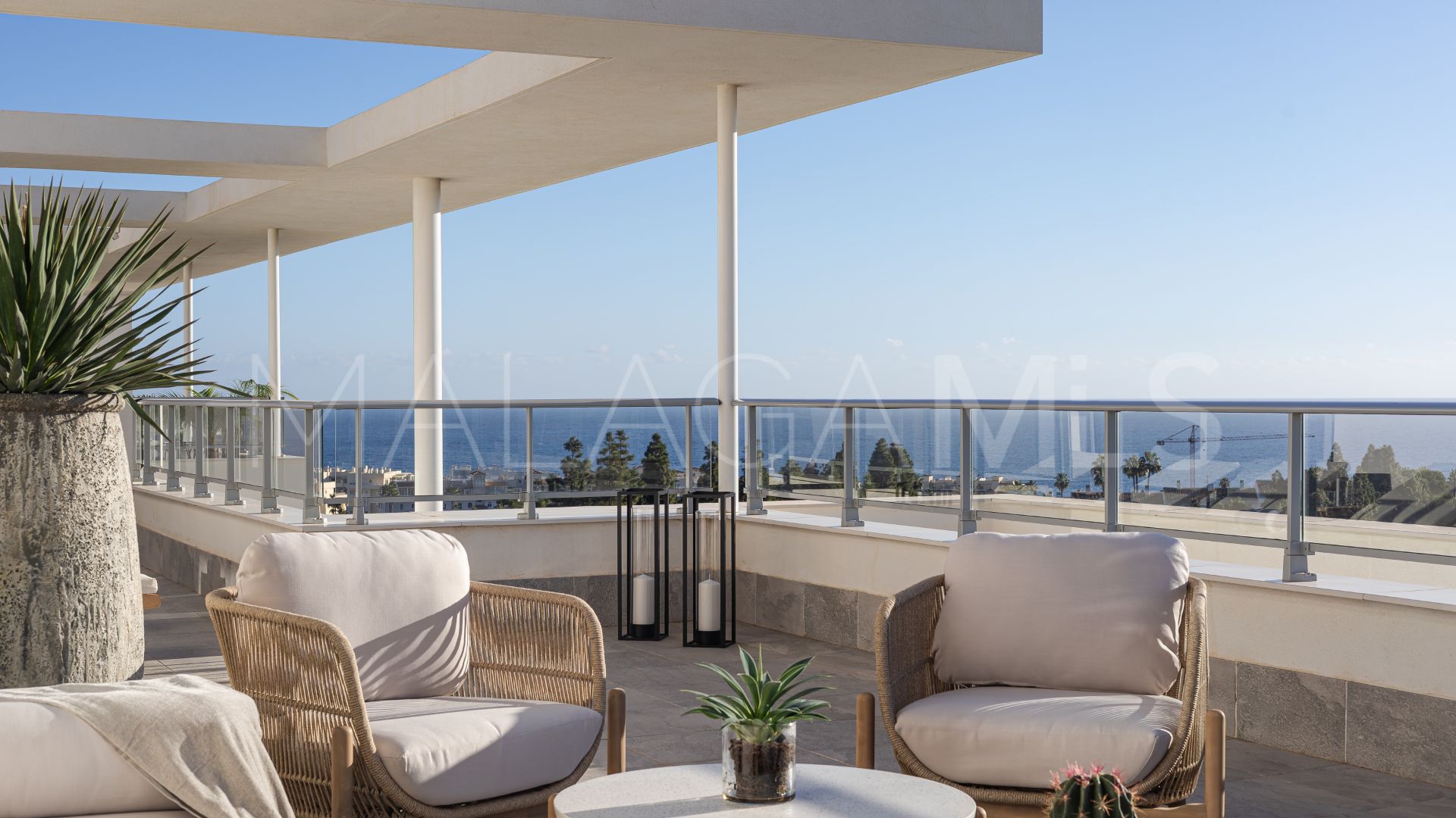 For sale penthouse in Cala de Mijas