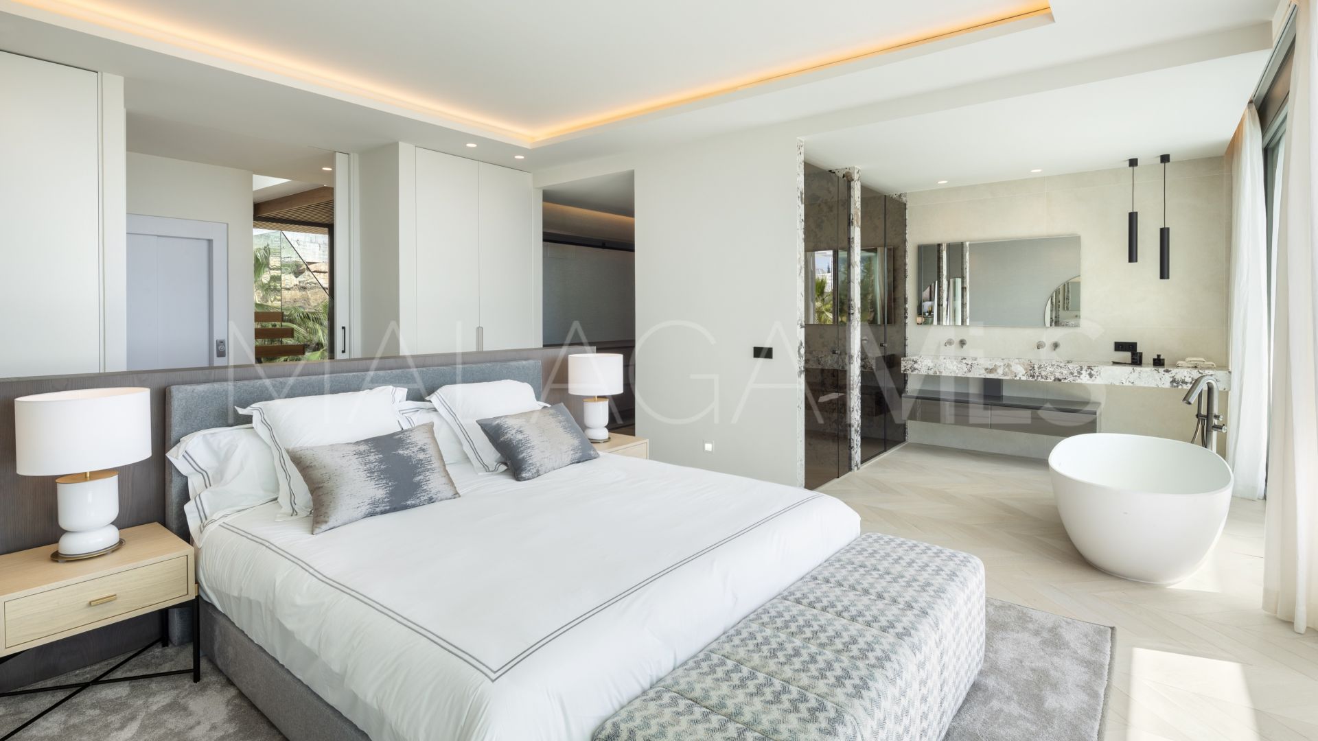 Villa with 5 bedrooms for sale in Nueva Andalucia