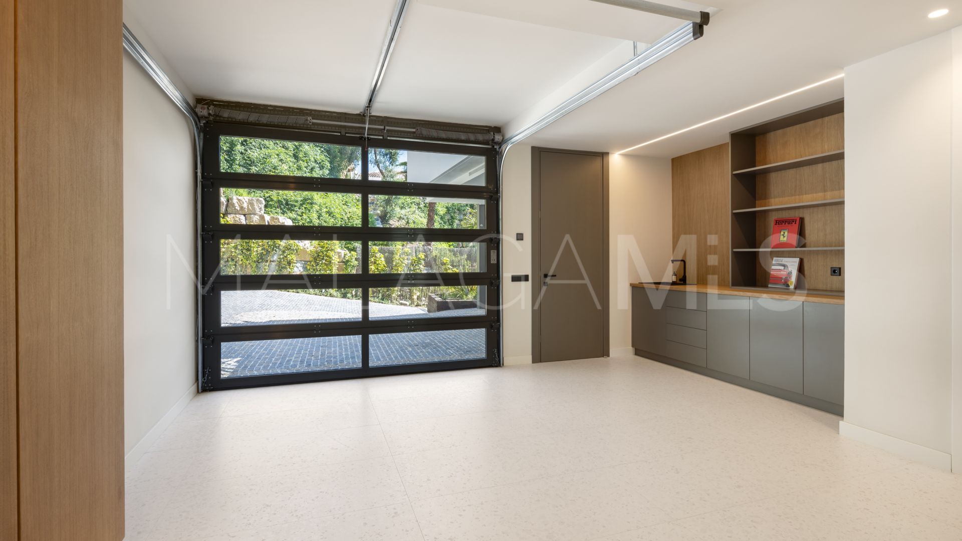 Villa with 5 bedrooms for sale in Nueva Andalucia