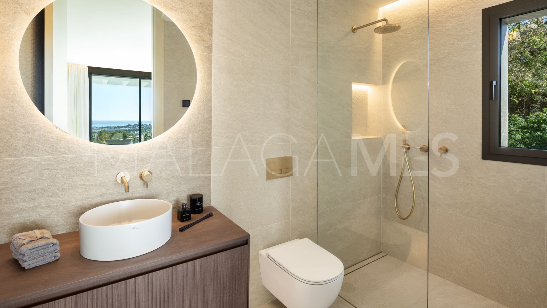 Villa with 5 bedrooms for sale in Nueva Andalucia