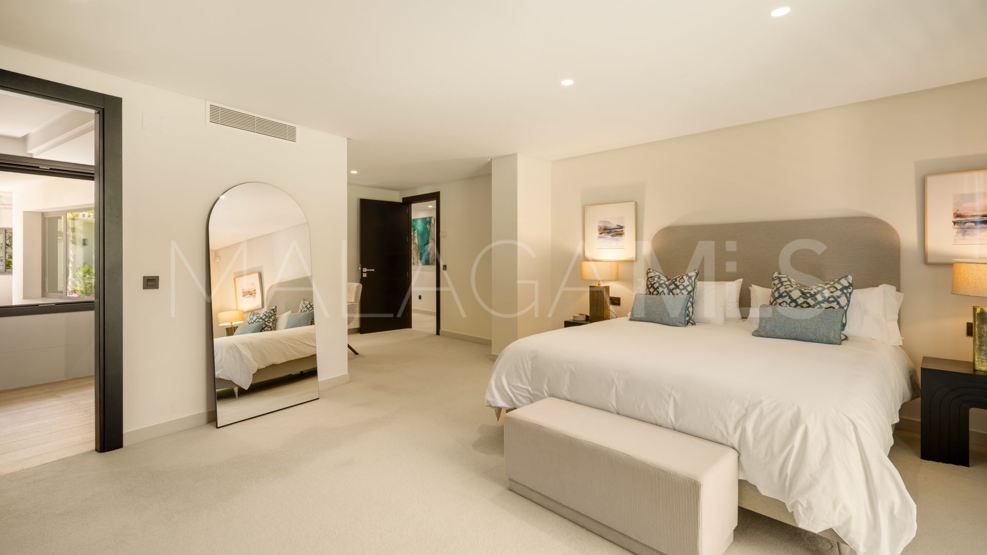 For sale La Cerquilla villa with 5 bedrooms