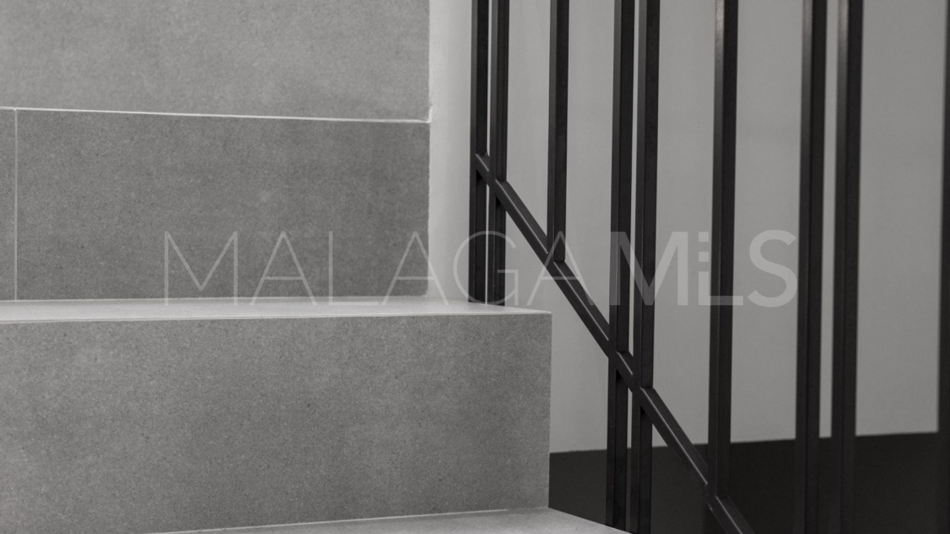 Villa for sale in Nueva Andalucia