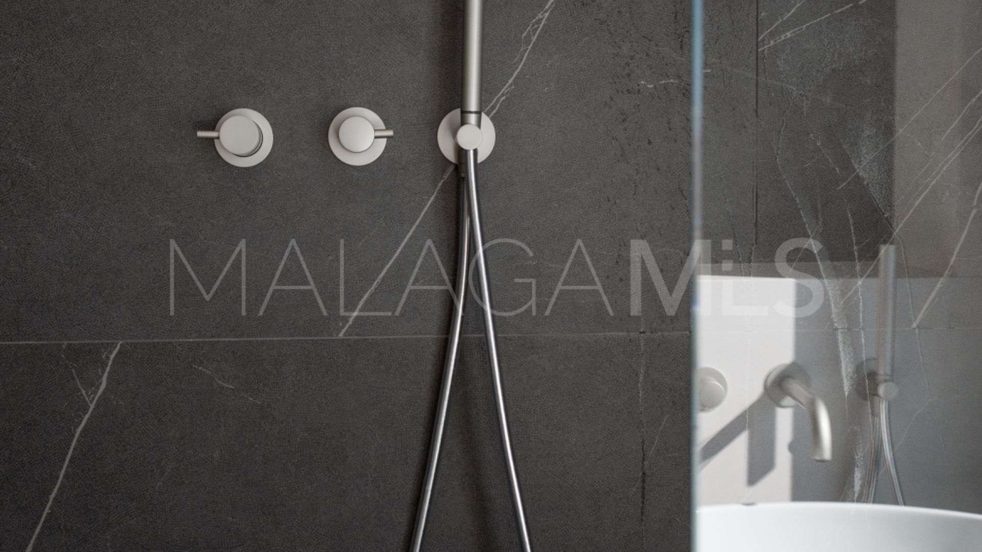 Villa for sale in Nueva Andalucia