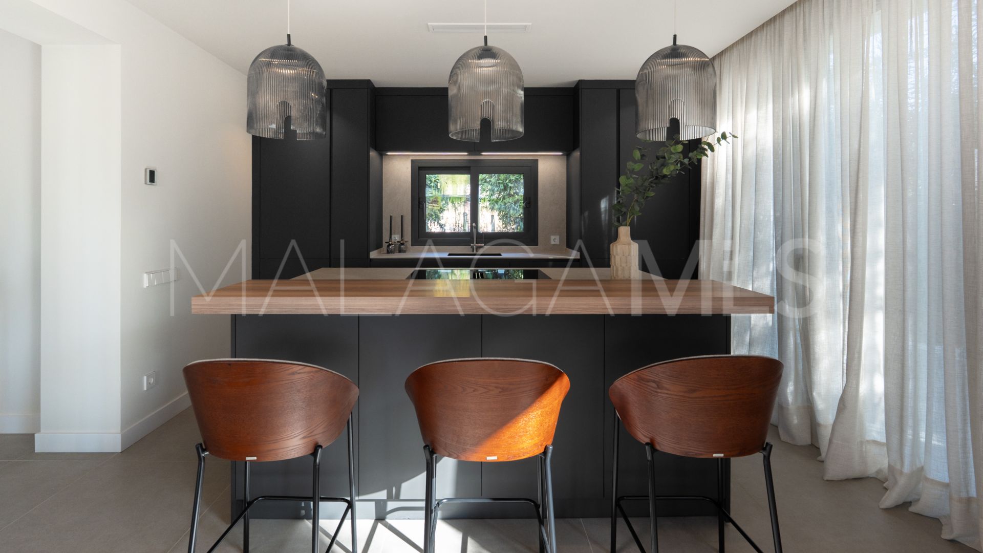 Villa for sale in Nueva Andalucia