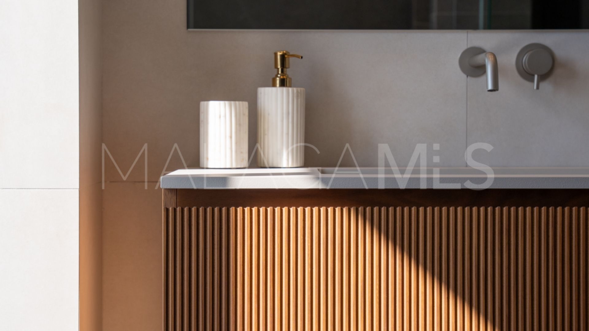 Villa for sale in Nueva Andalucia