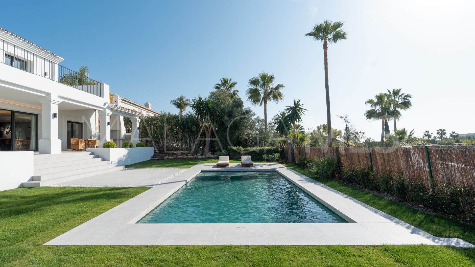 Villa for sale in Nueva Andalucia