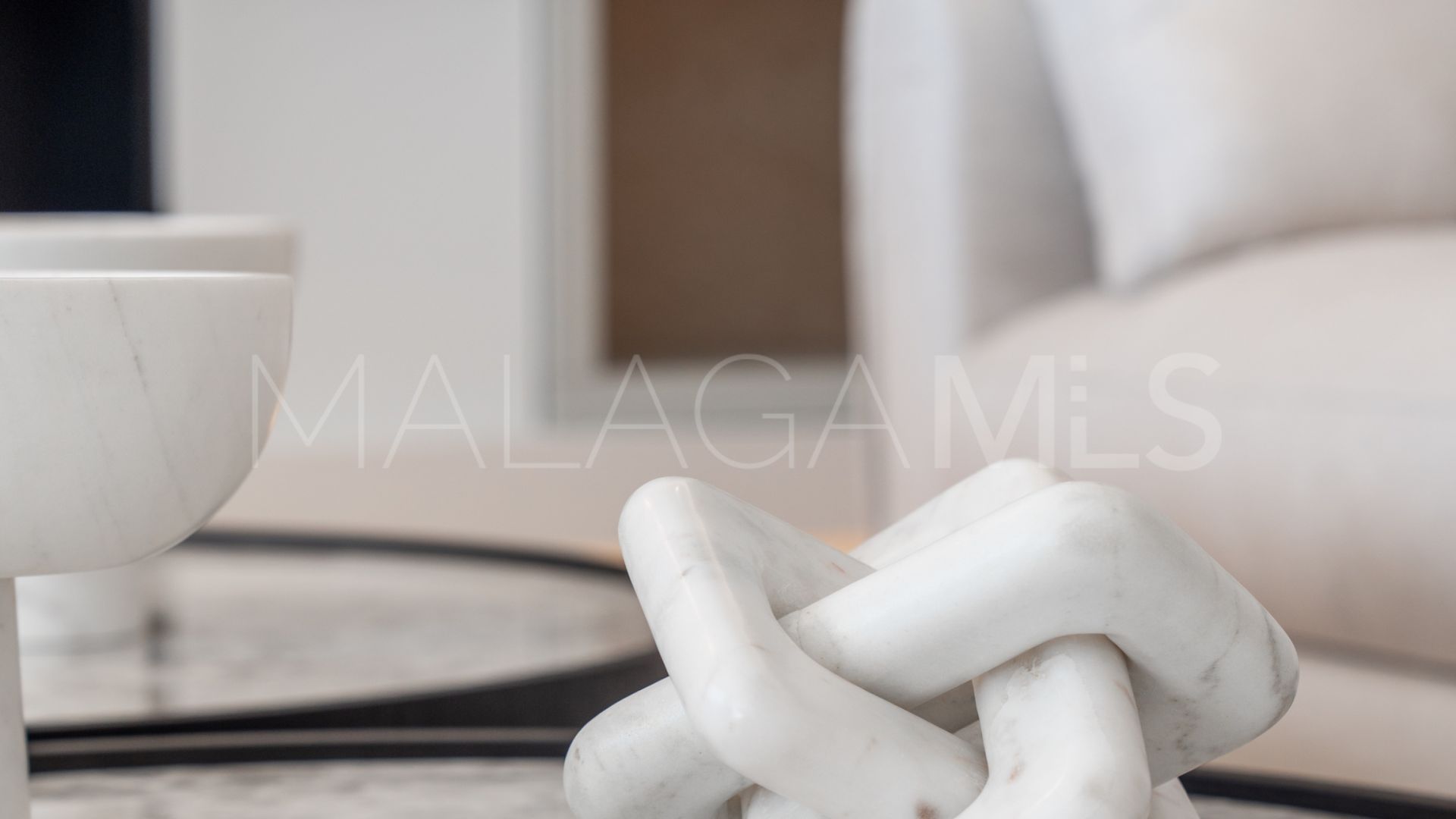 Villa for sale in Nueva Andalucia