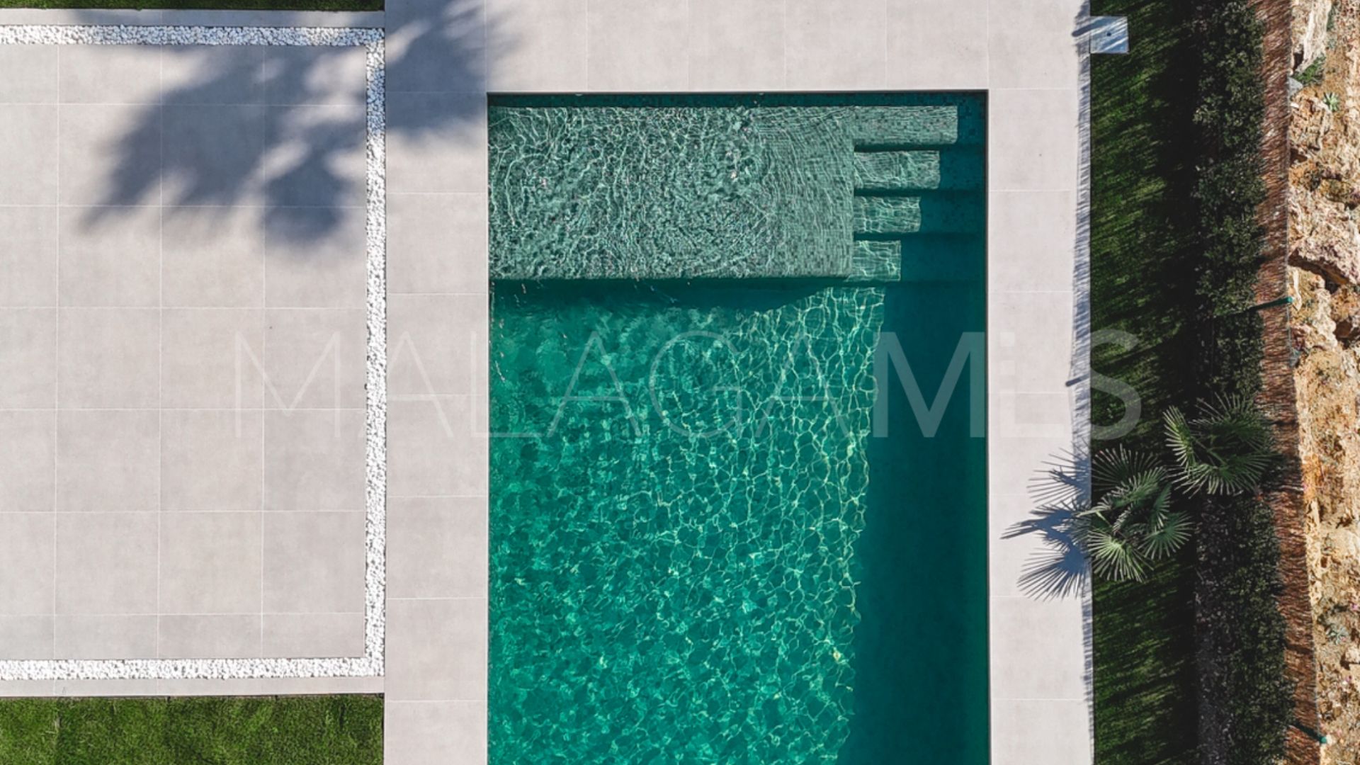 Villa for sale in Nueva Andalucia