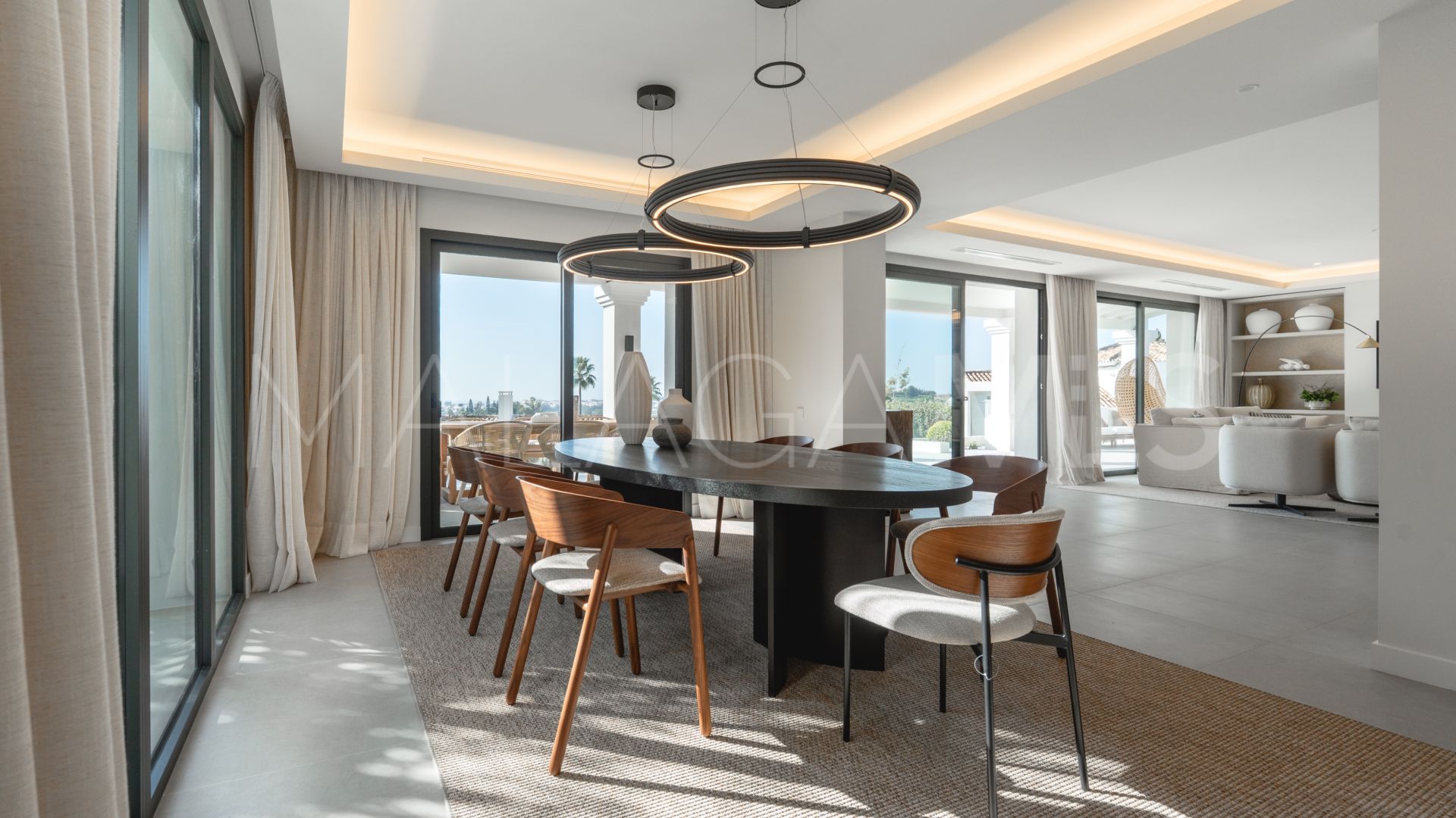 Villa for sale in Nueva Andalucia