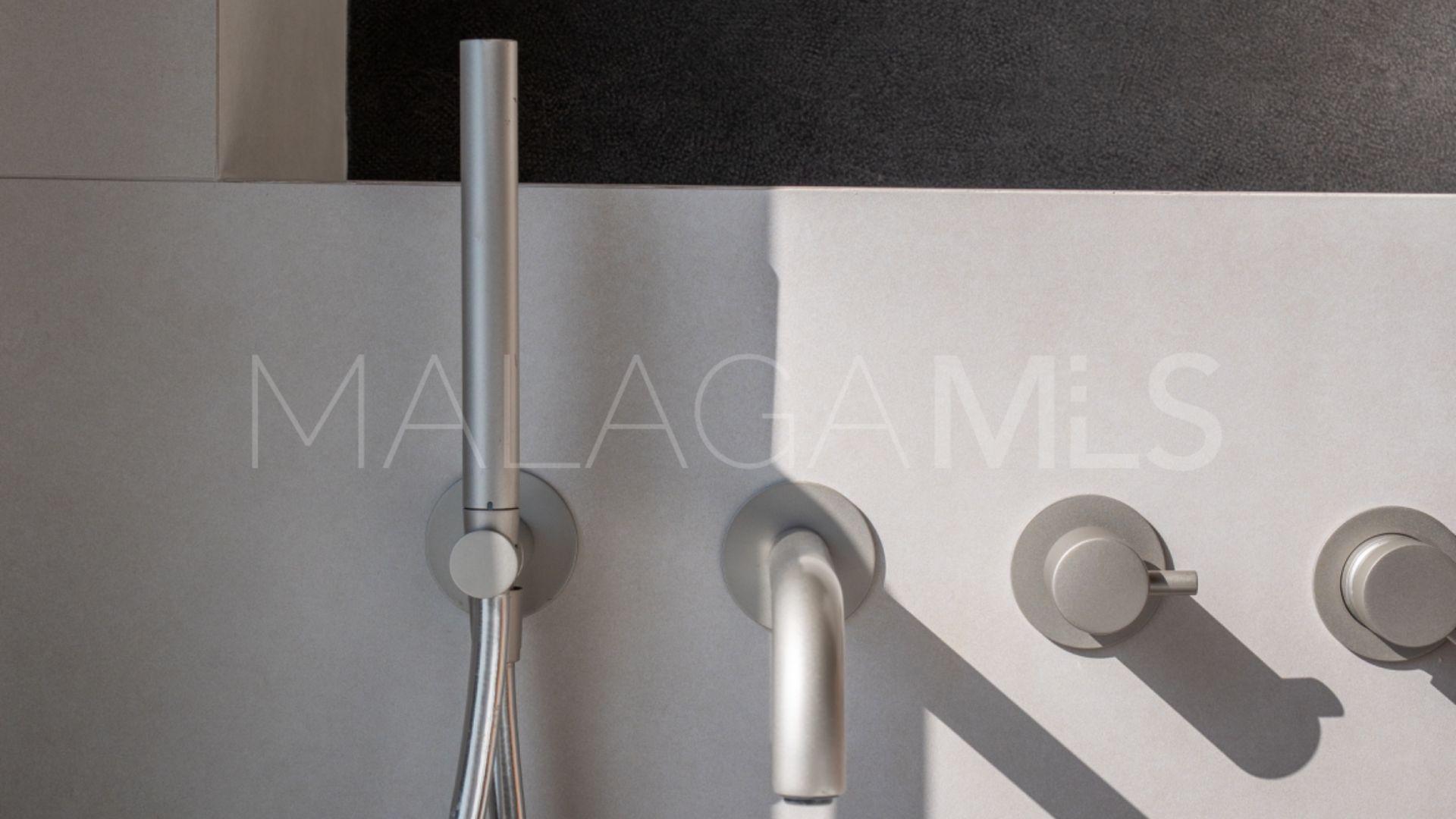 Villa for sale in Nueva Andalucia