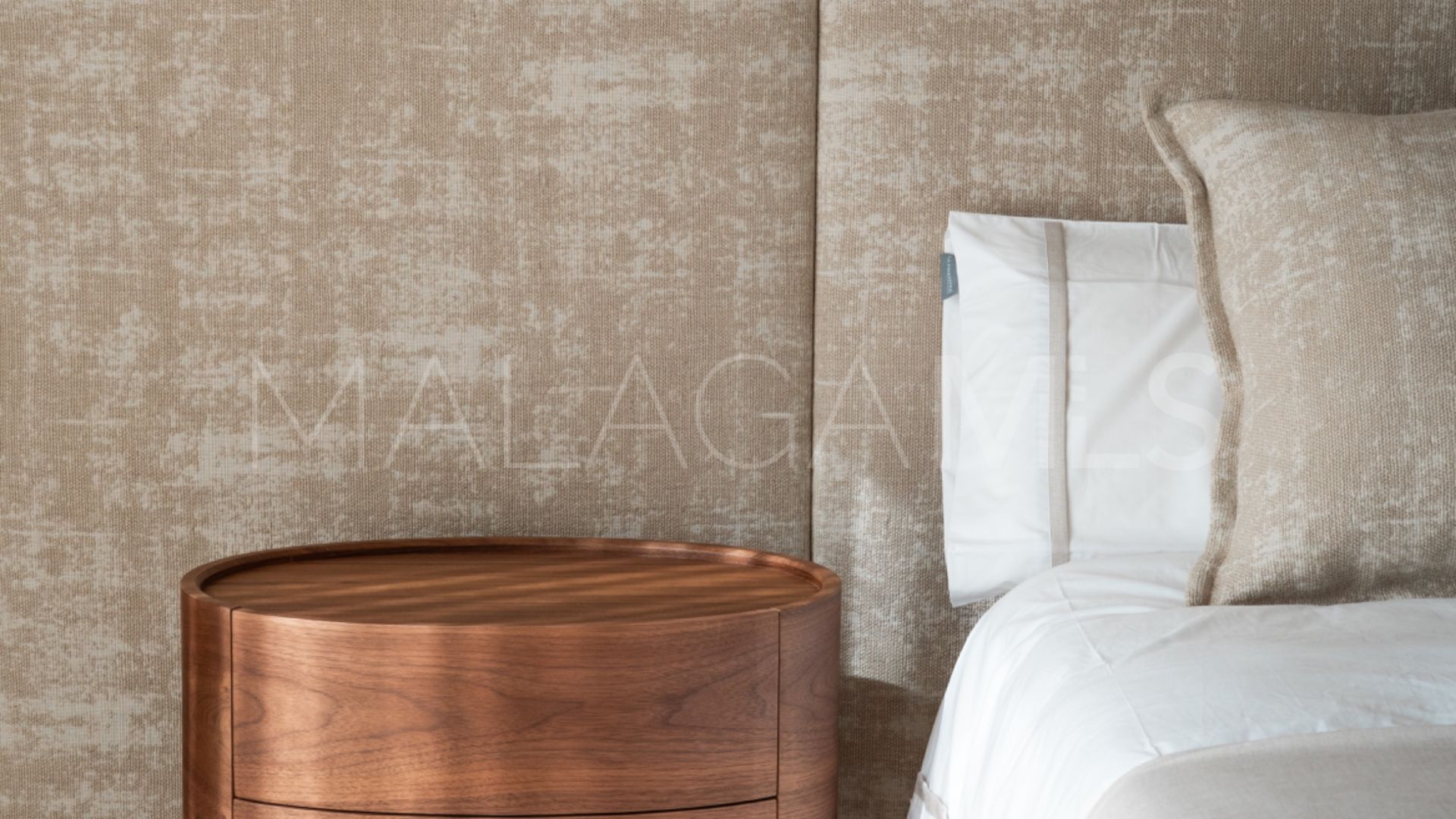 Villa for sale in Nueva Andalucia