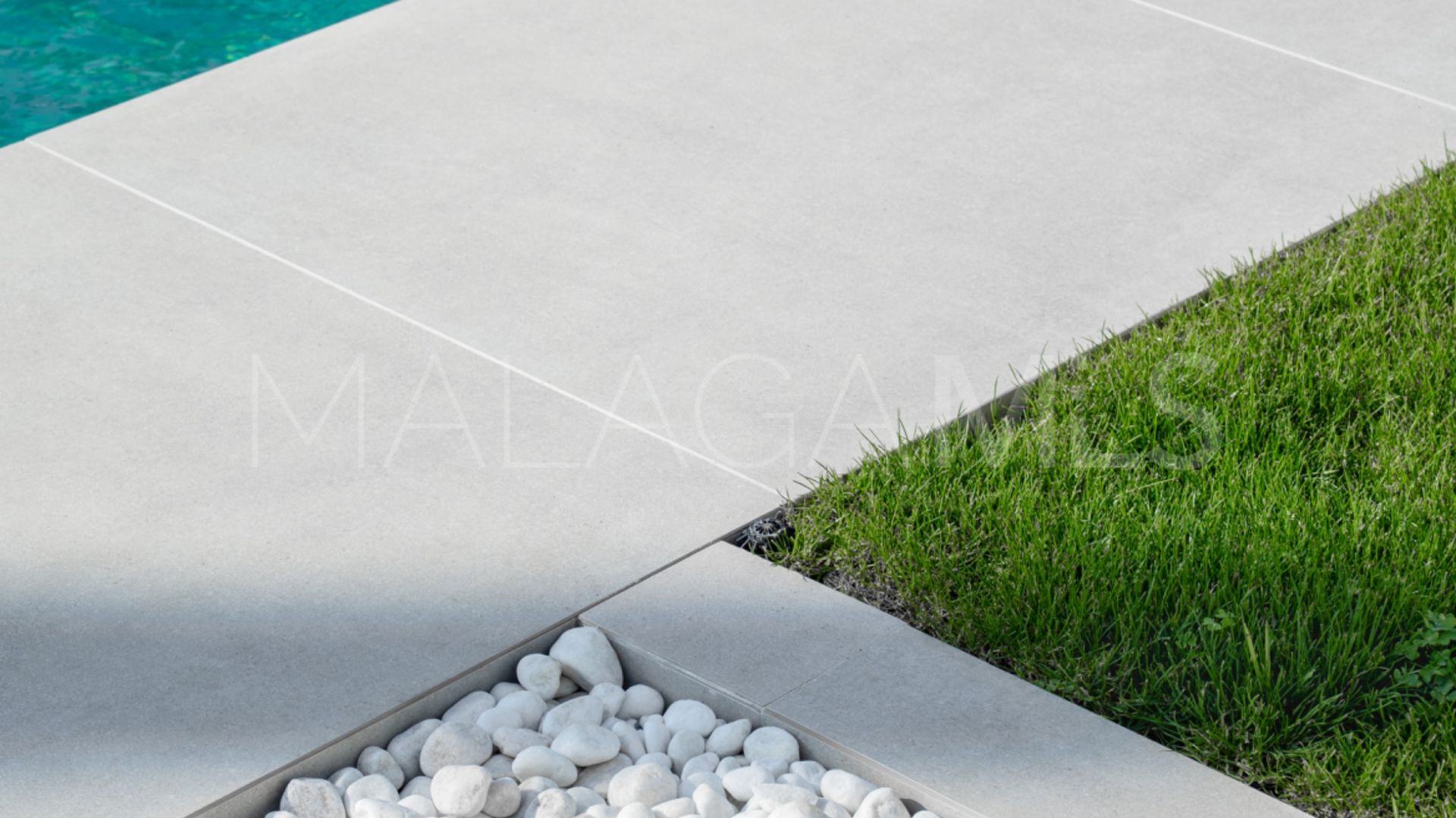 Villa for sale in Nueva Andalucia