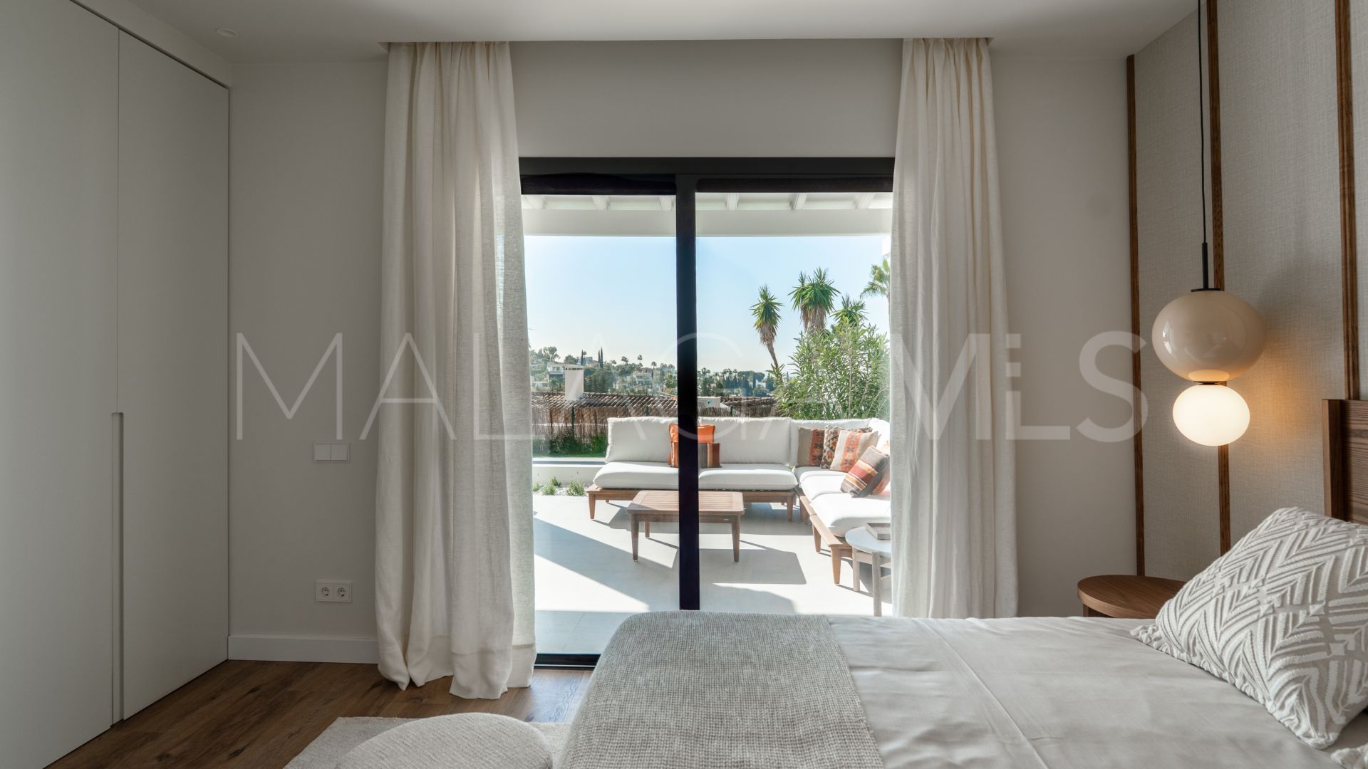 Villa for sale in Nueva Andalucia