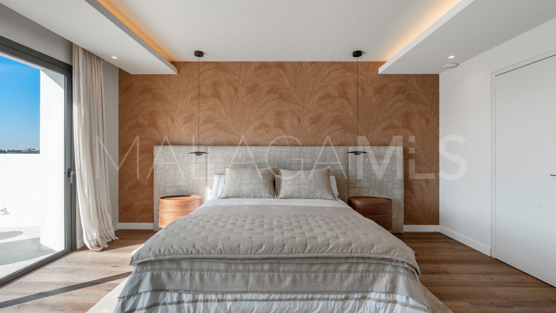 Villa for sale in Nueva Andalucia