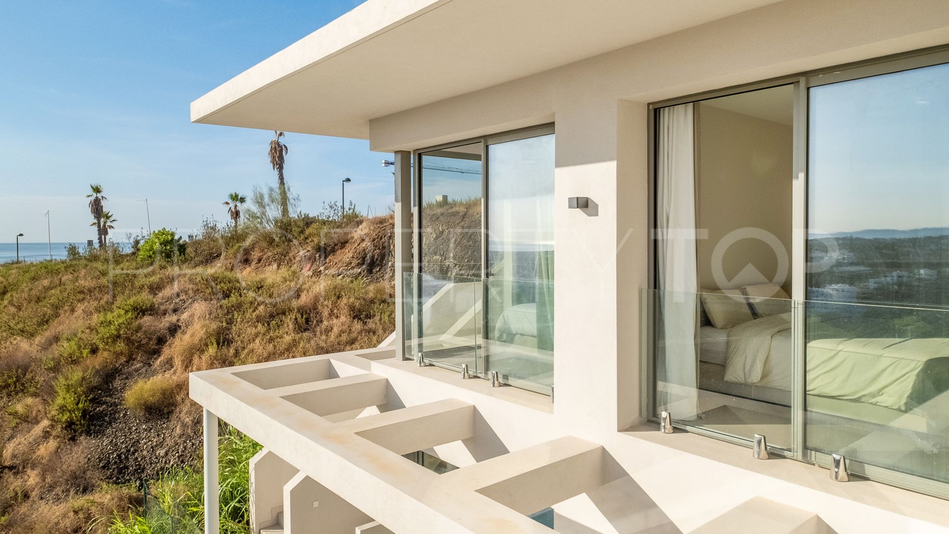 5 bedrooms villa for sale in Estepona