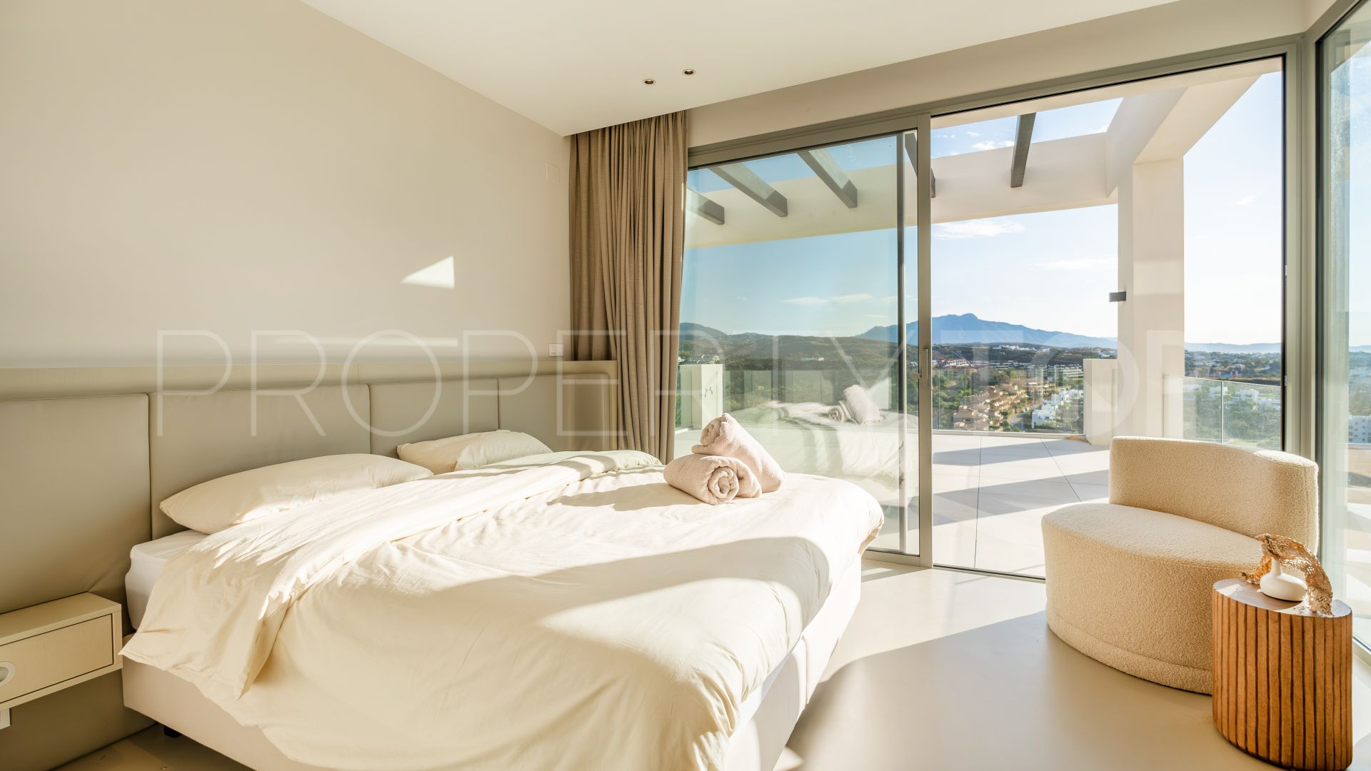 Comprar villa en Estepona con 5 dormitorios