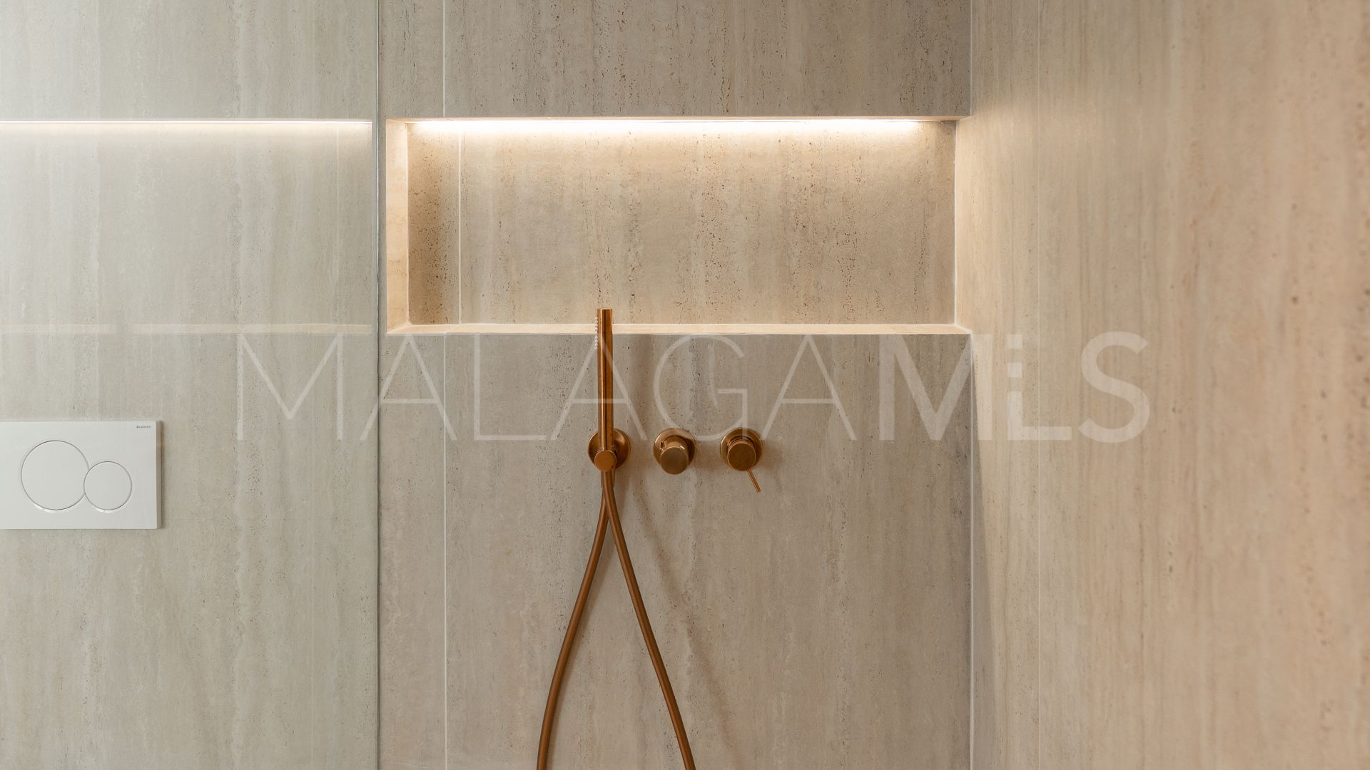 Lägenhet for sale in Palacetes Los Belvederes