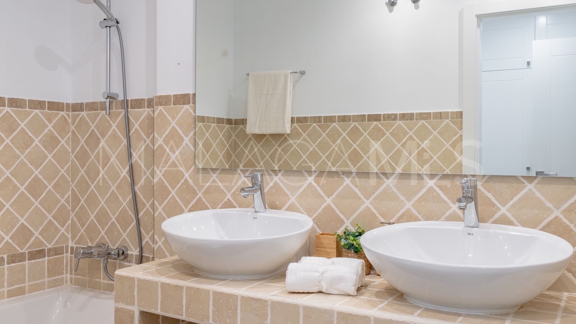 Apartamento planta baja a la venta in Estepona