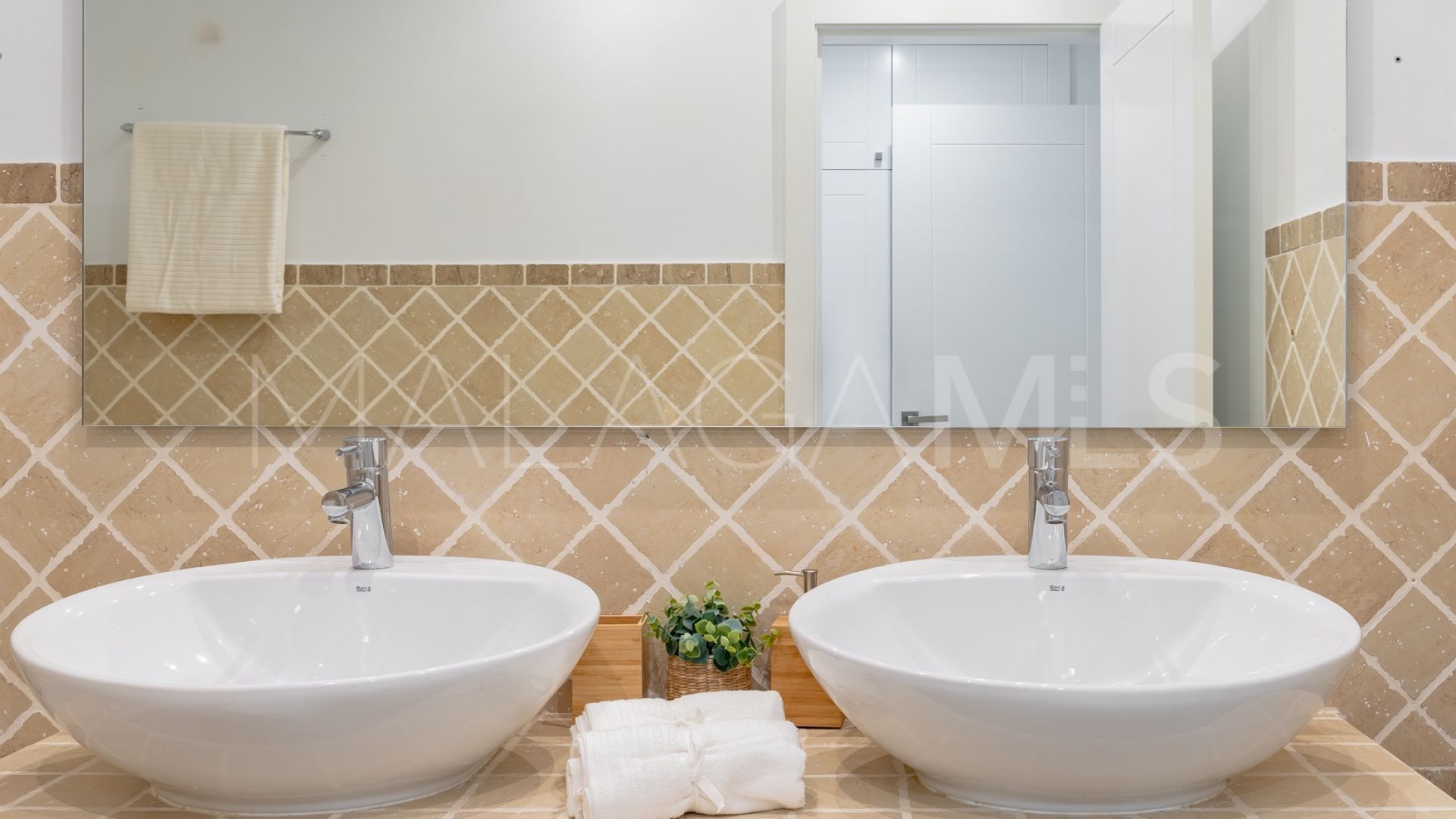 Apartamento planta baja a la venta in Estepona