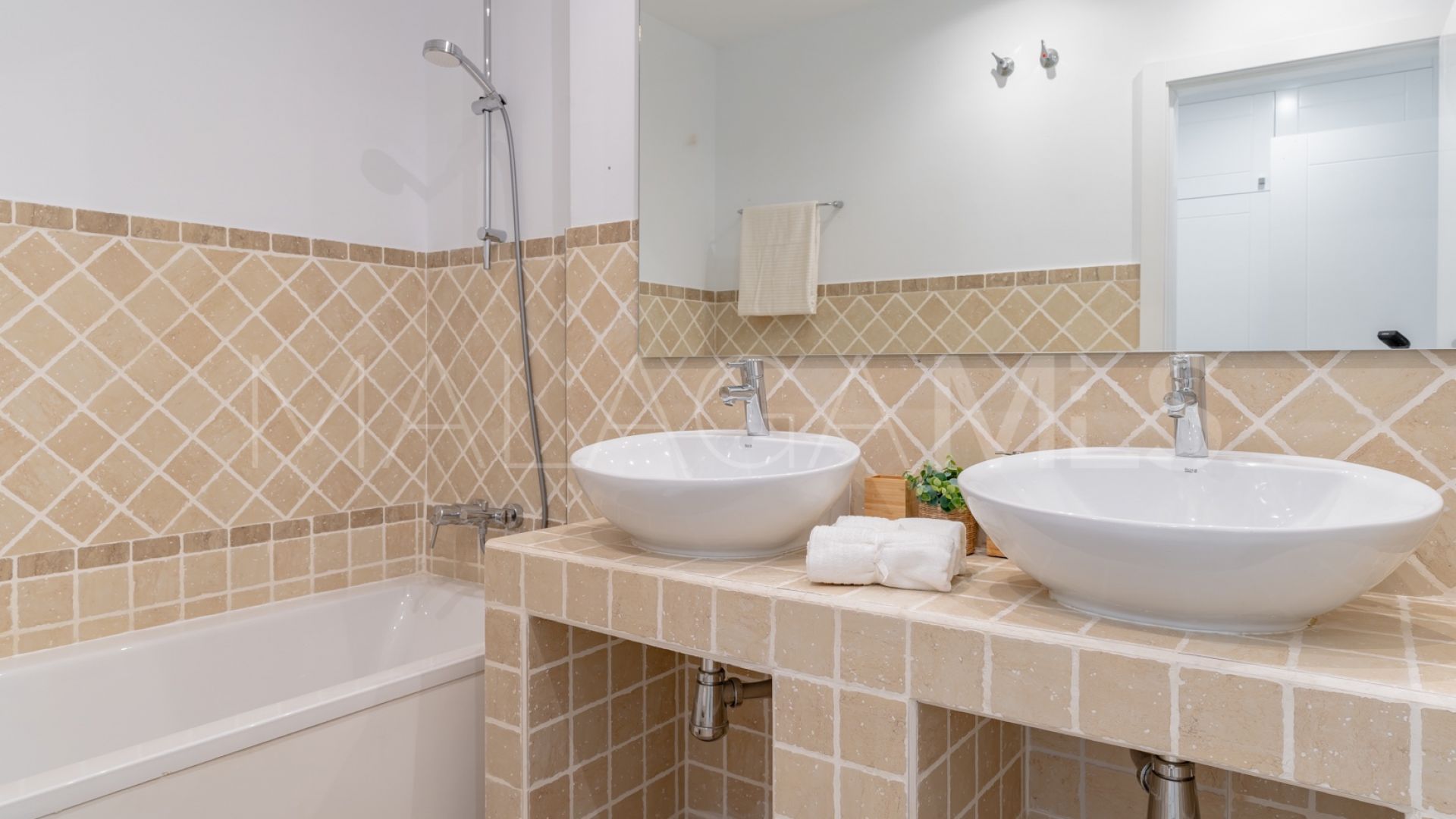 Apartamento planta baja a la venta in Estepona