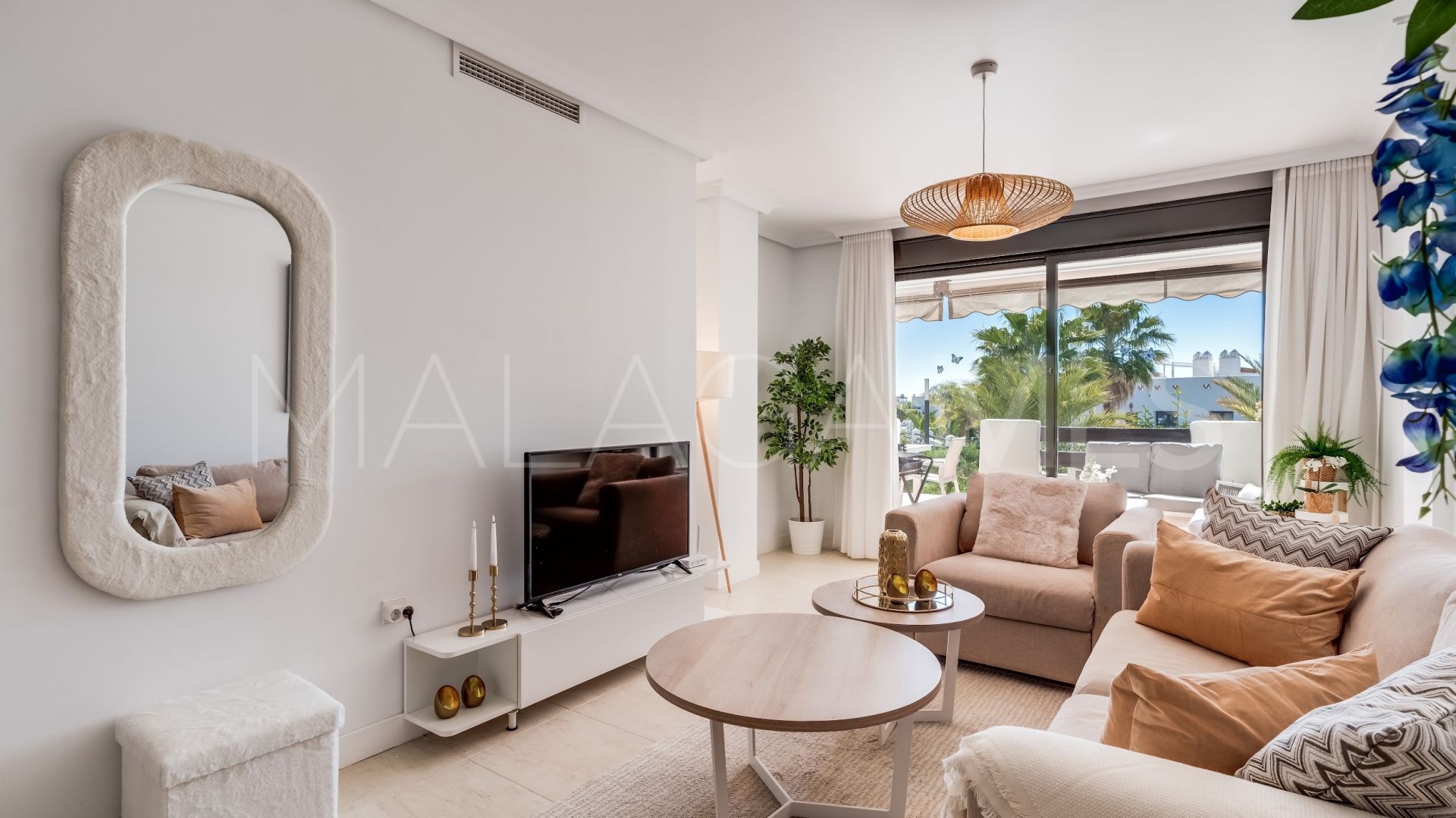 Apartamento planta baja a la venta de 2 bedrooms in Estepona