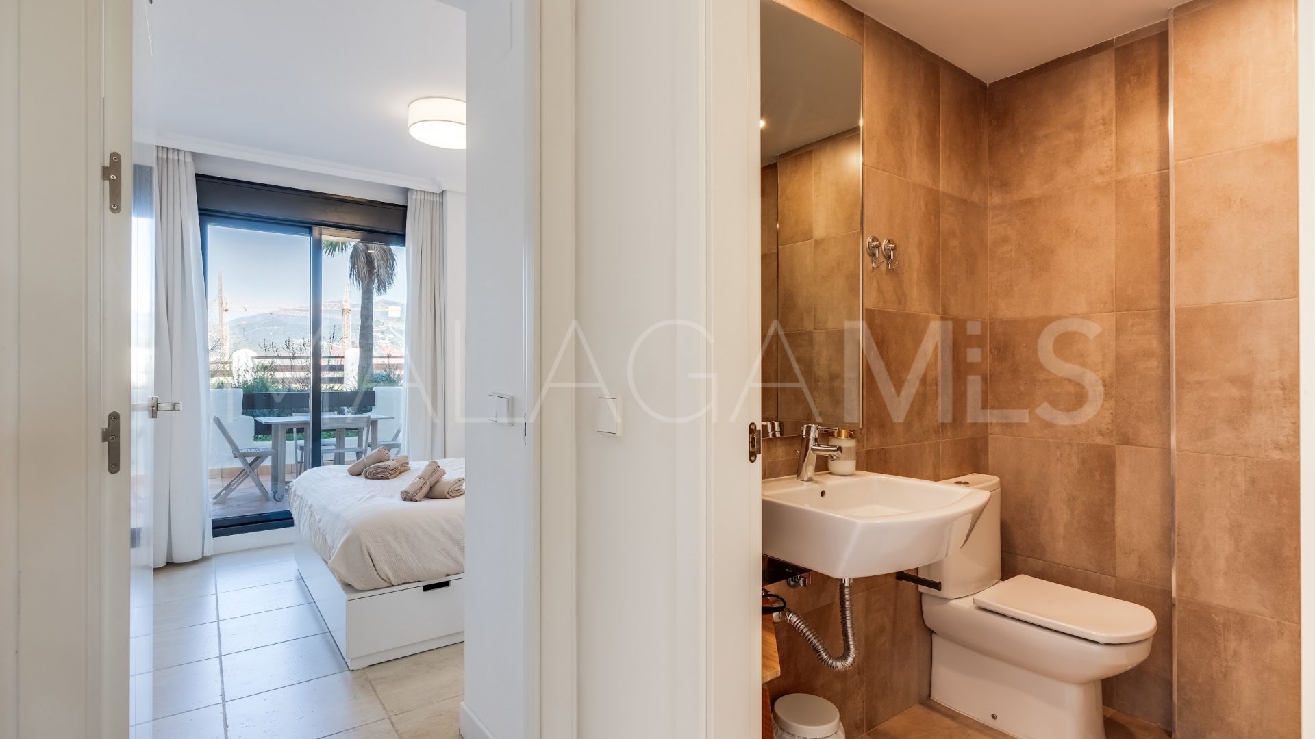 Apartamento planta baja a la venta de 2 bedrooms in Estepona