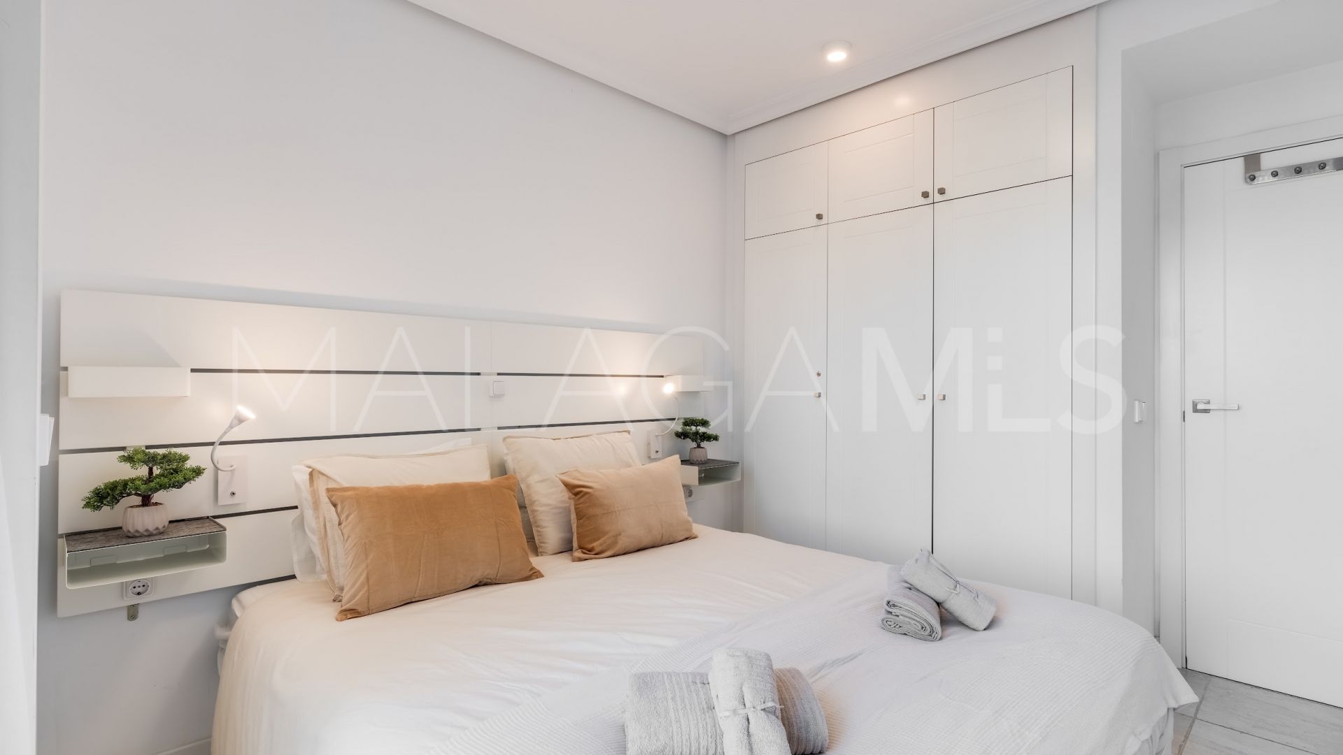 Apartamento planta baja a la venta de 2 bedrooms in Estepona