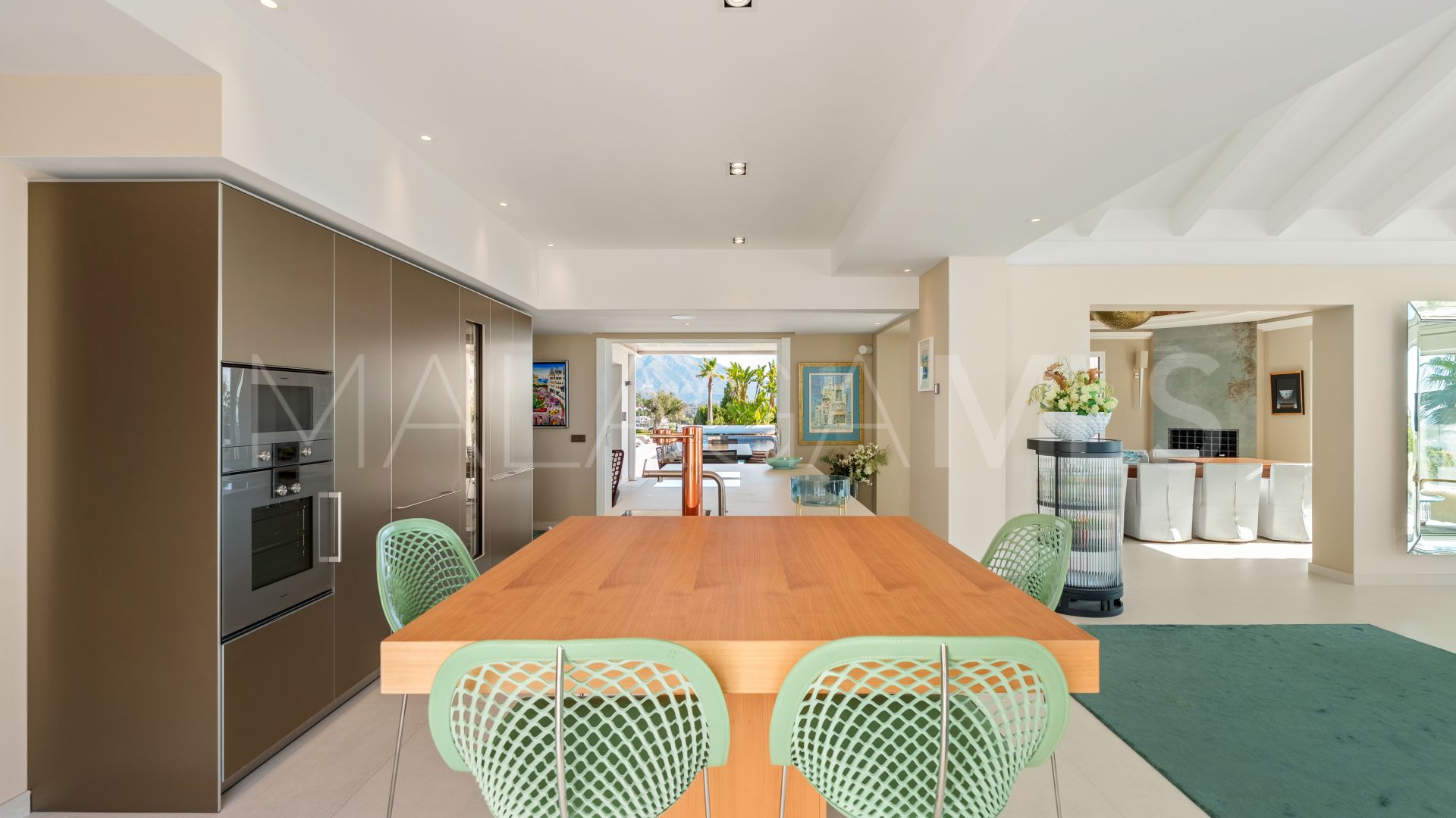 Villa for sale in Benahavis