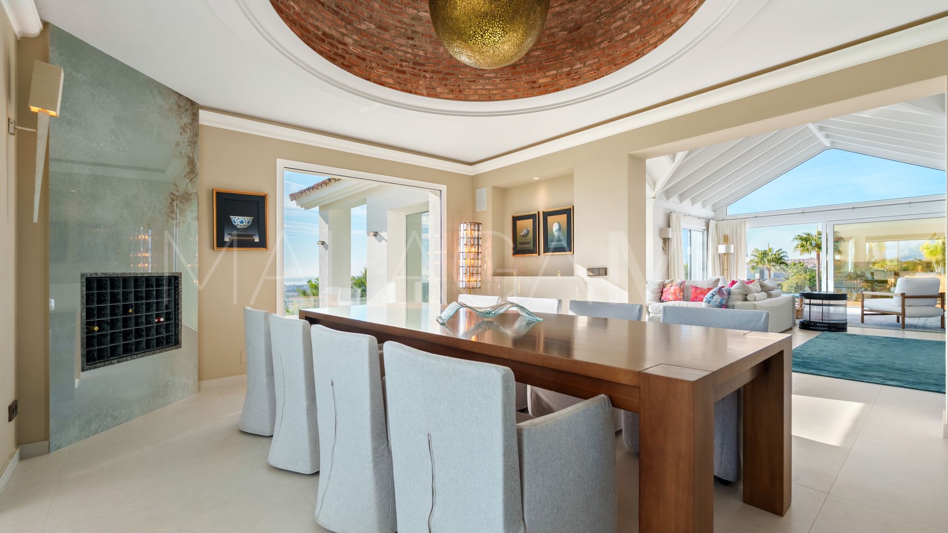 Villa for sale in Benahavis