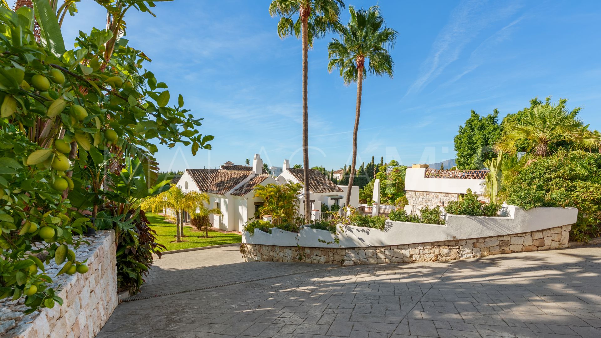 Villa for sale in Benahavis
