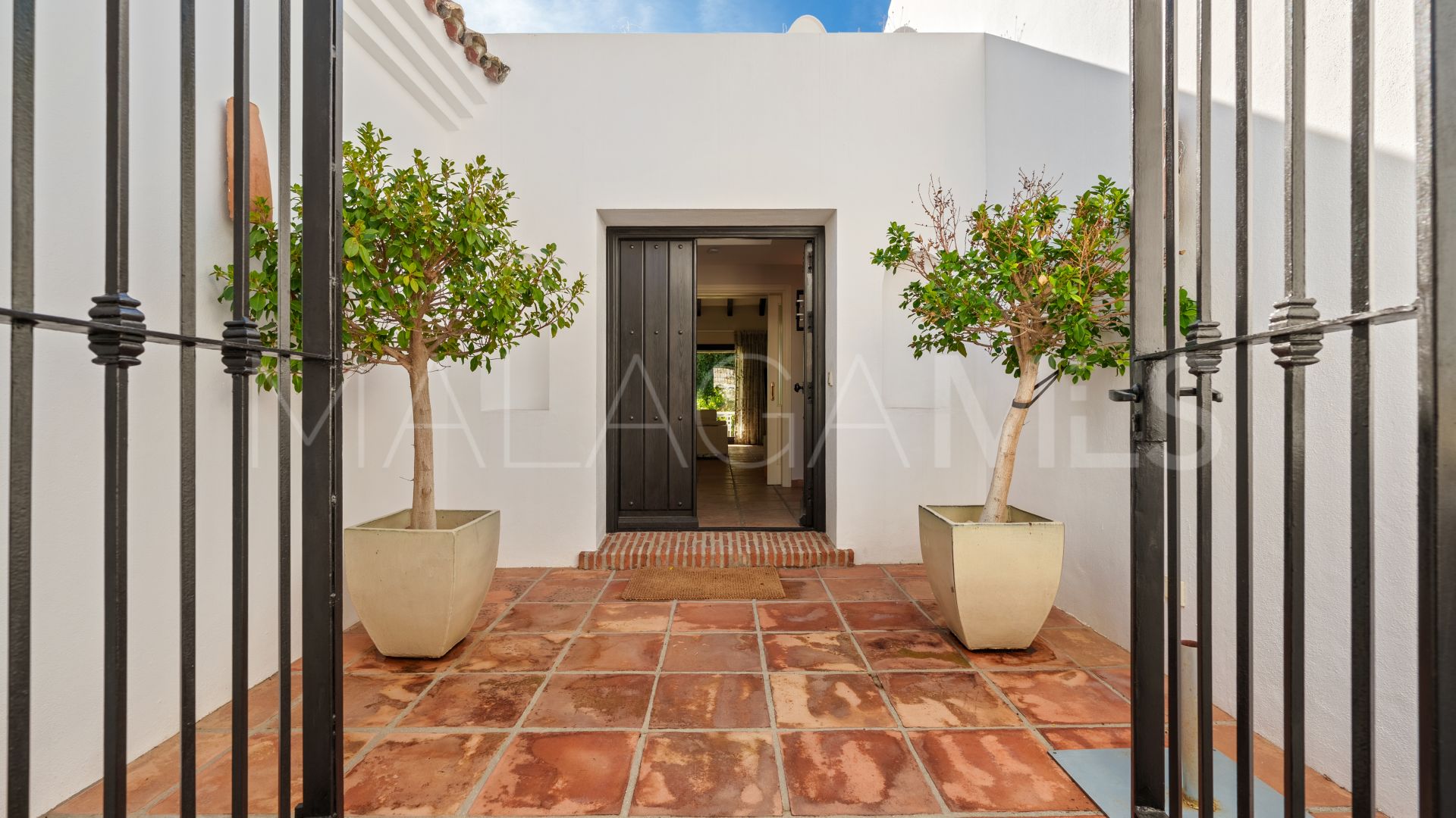 Villa for sale in Benahavis