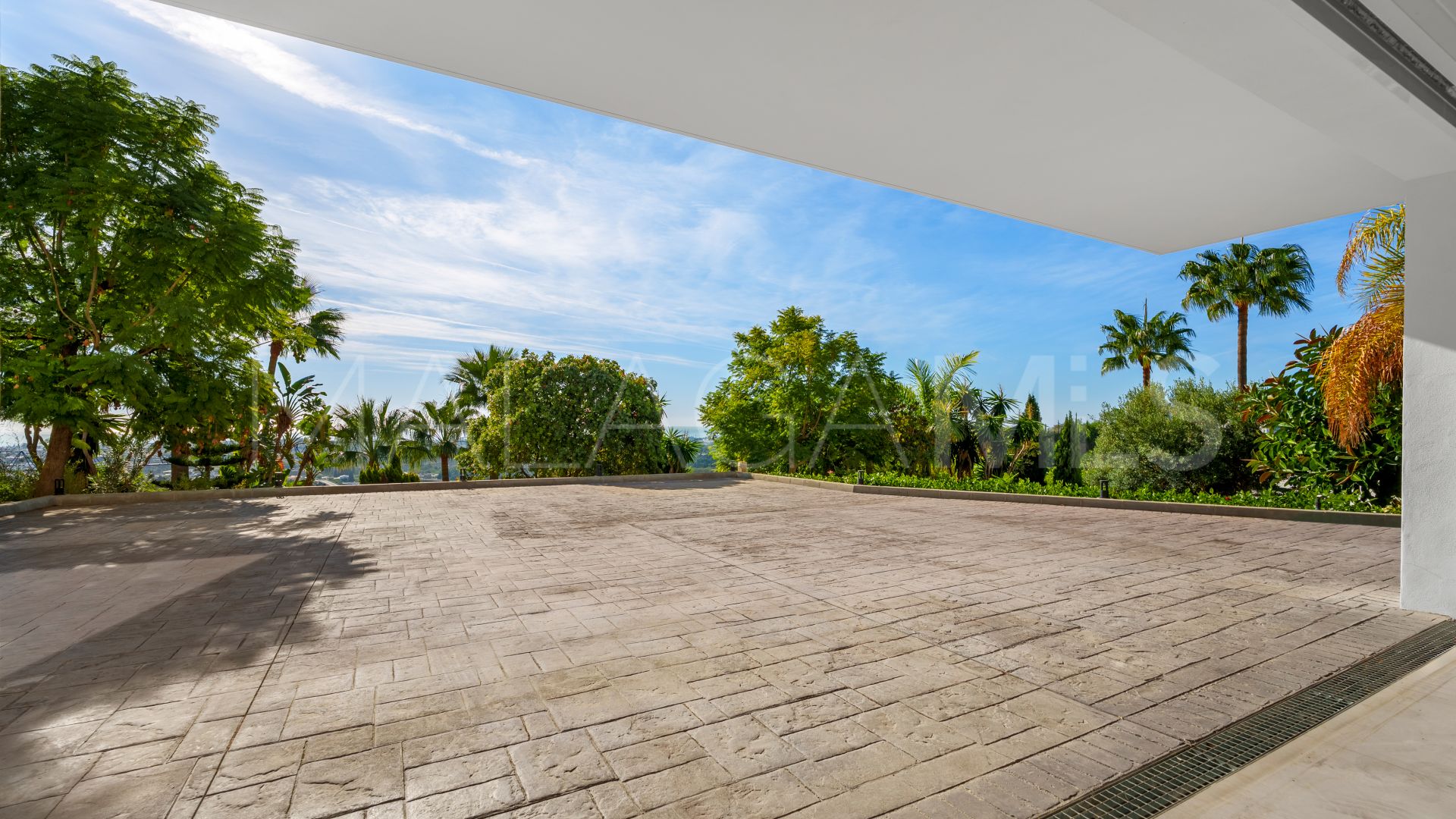 Villa for sale in Benahavis