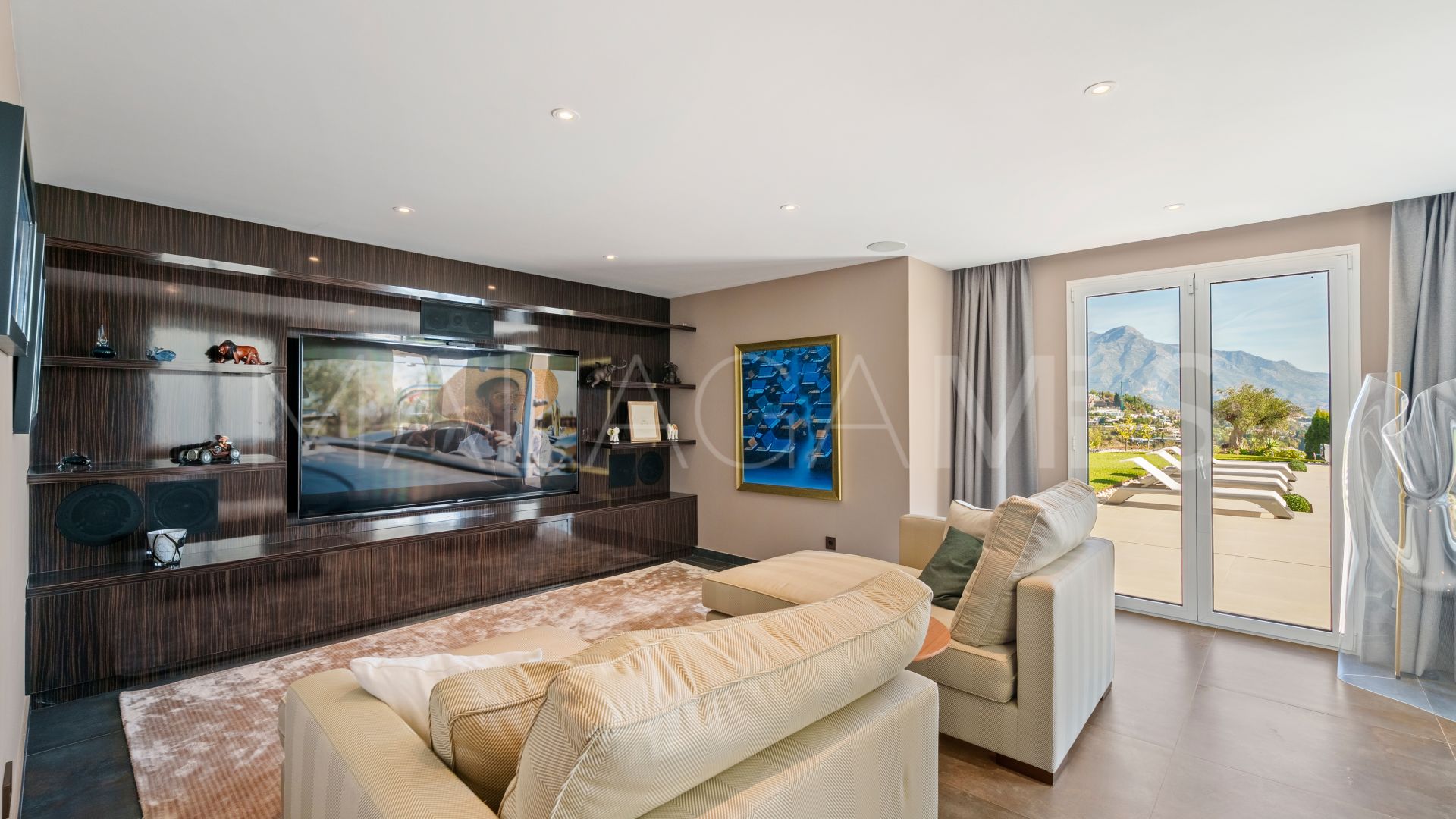 Villa for sale in Benahavis