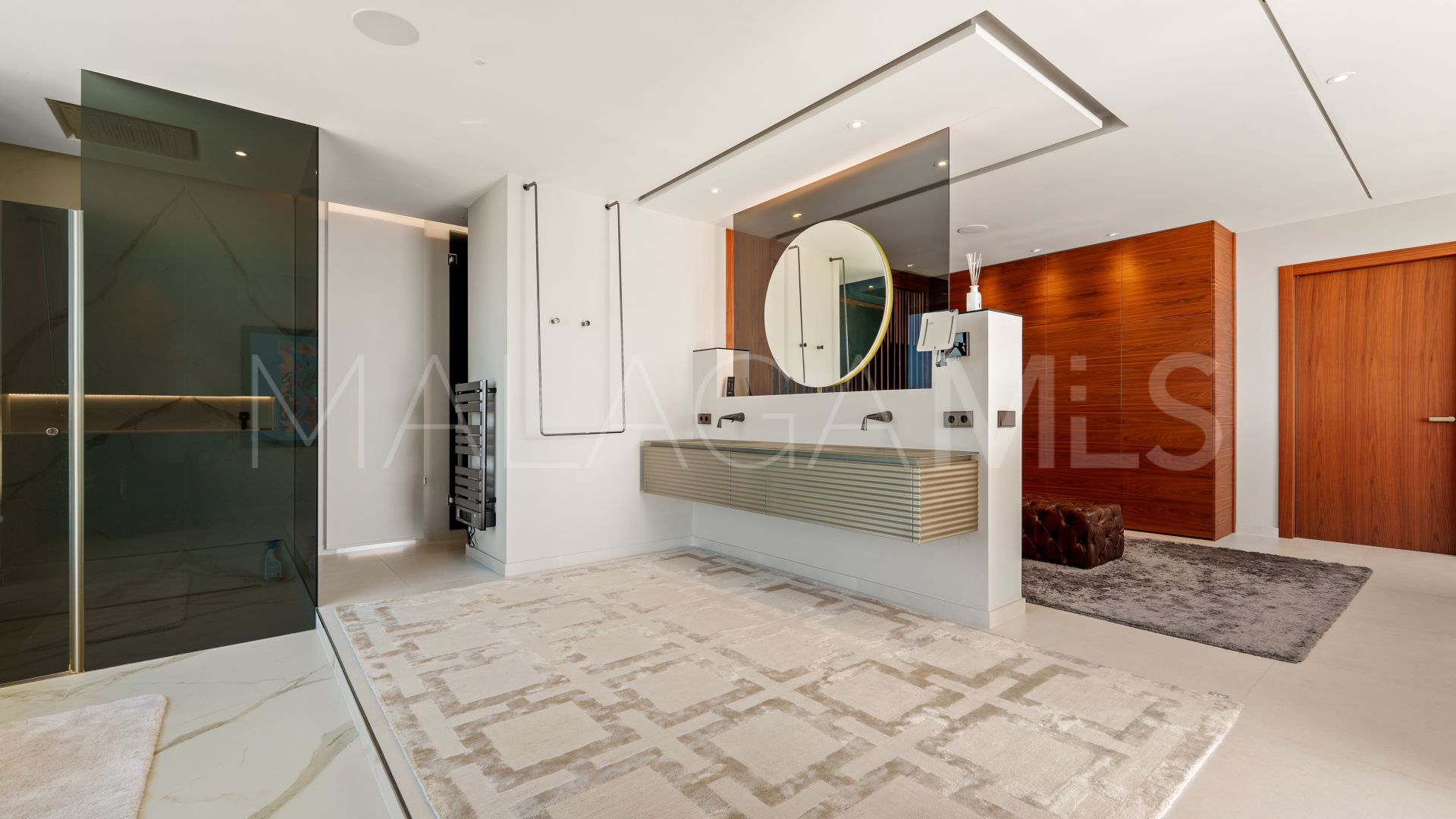 Villa for sale in Benahavis