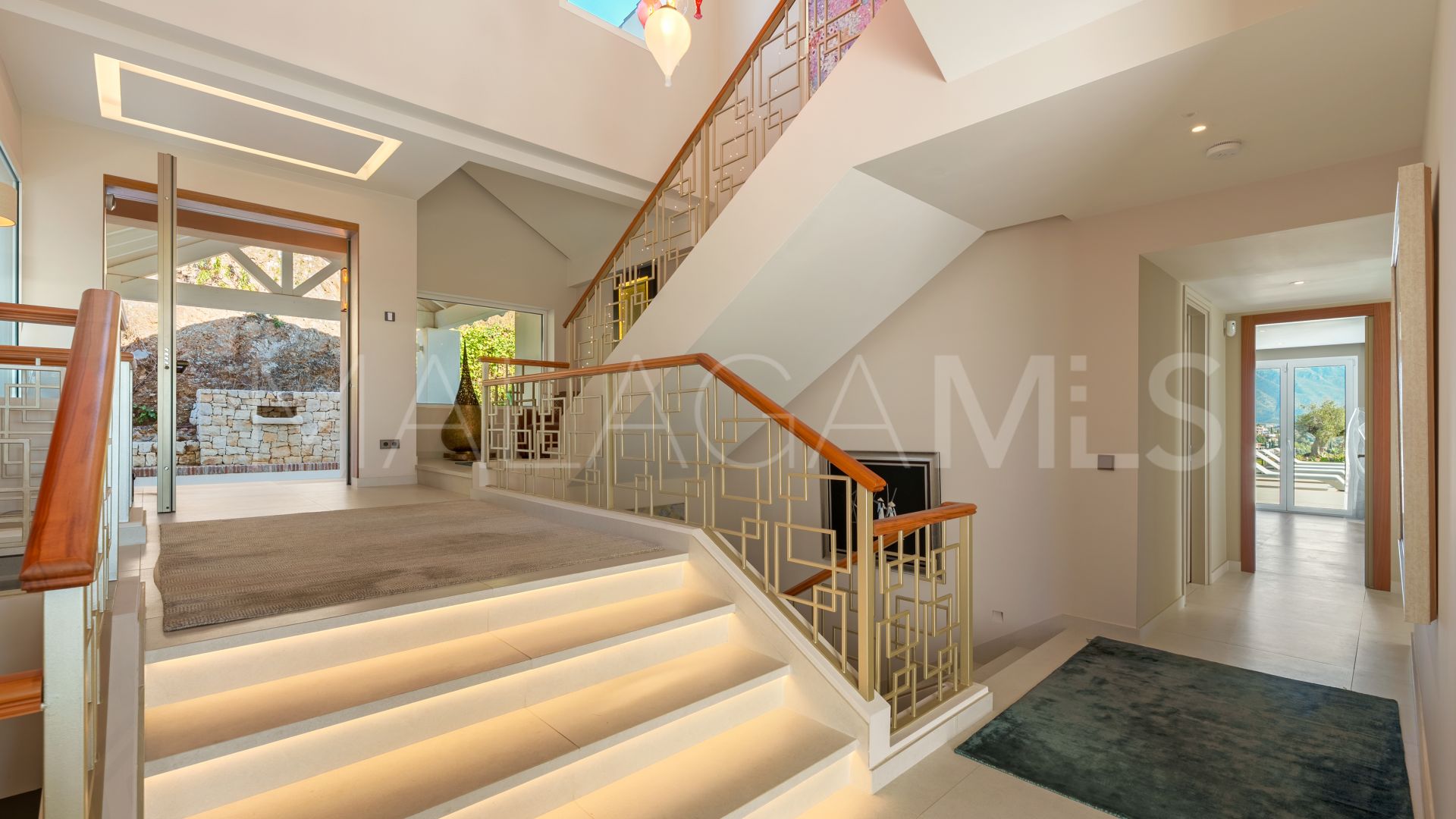 Villa for sale in Benahavis