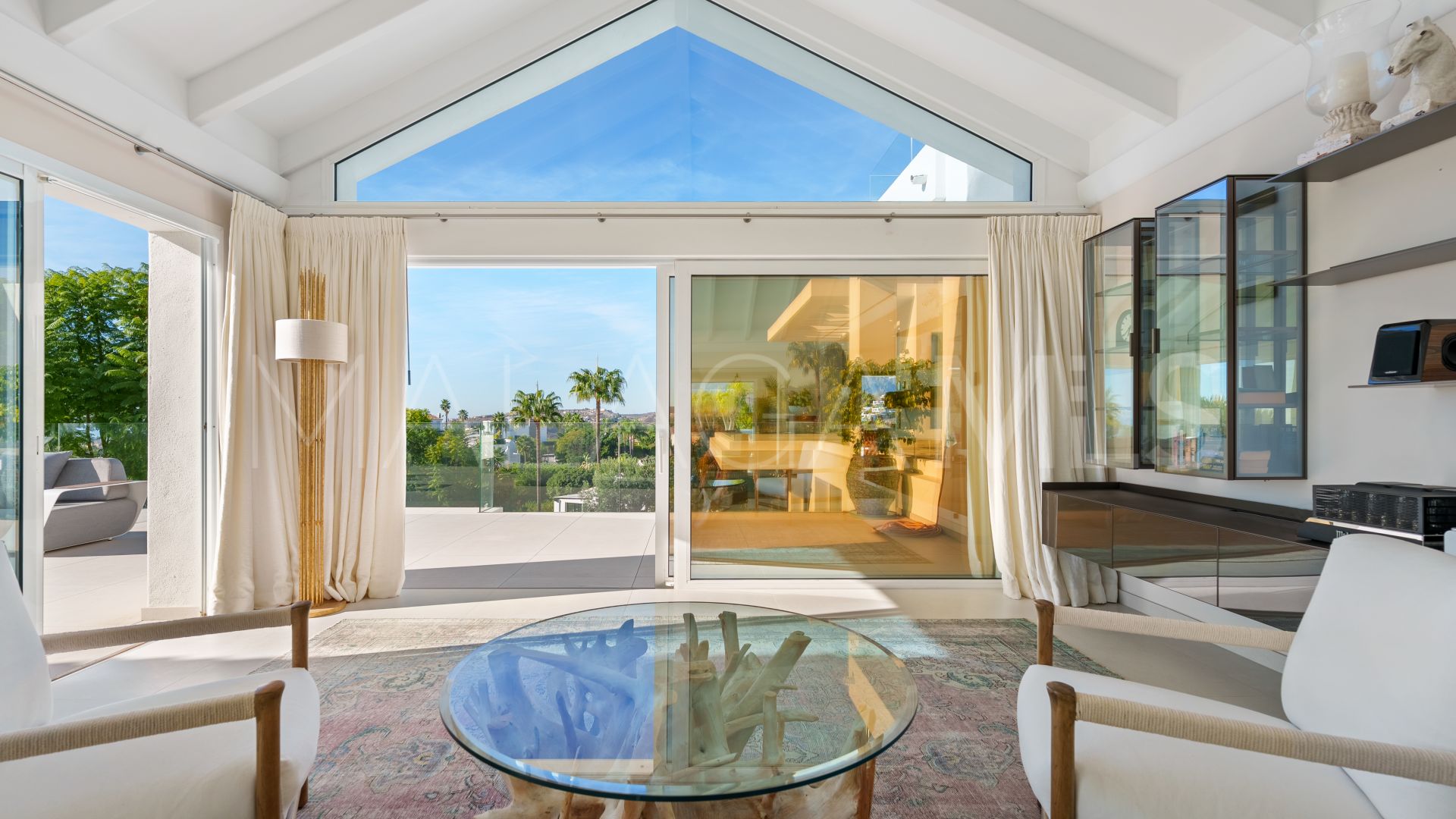 Villa for sale in Benahavis
