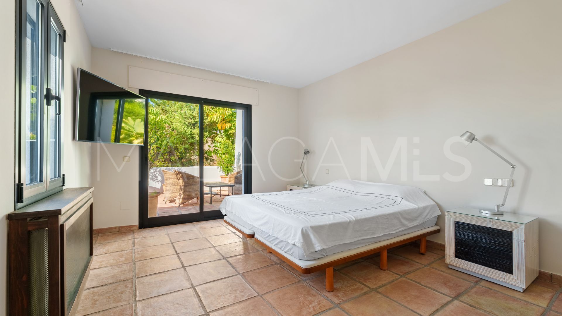 Villa for sale in Benahavis