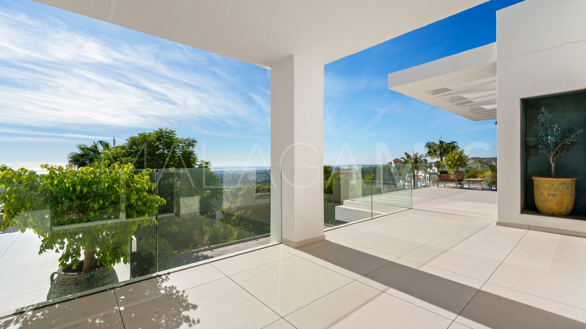 Villa for sale in Benahavis