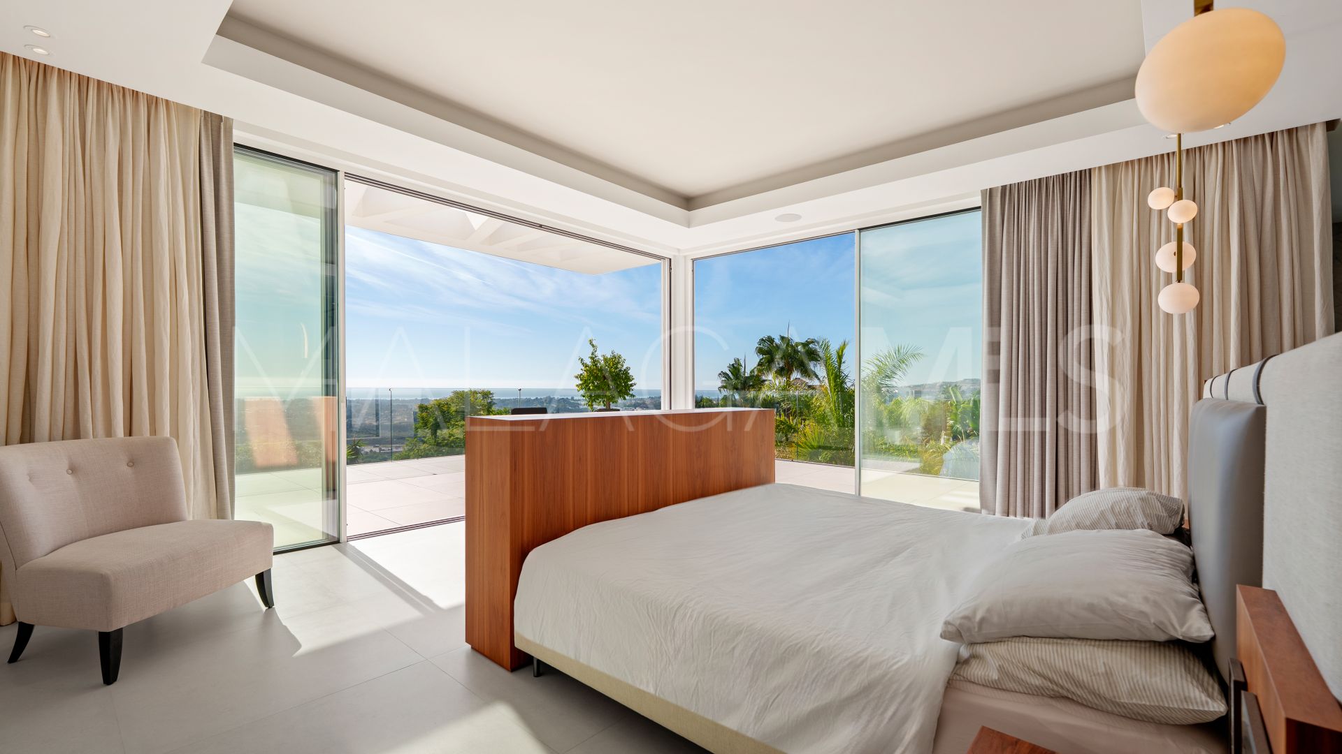 Villa for sale in Benahavis