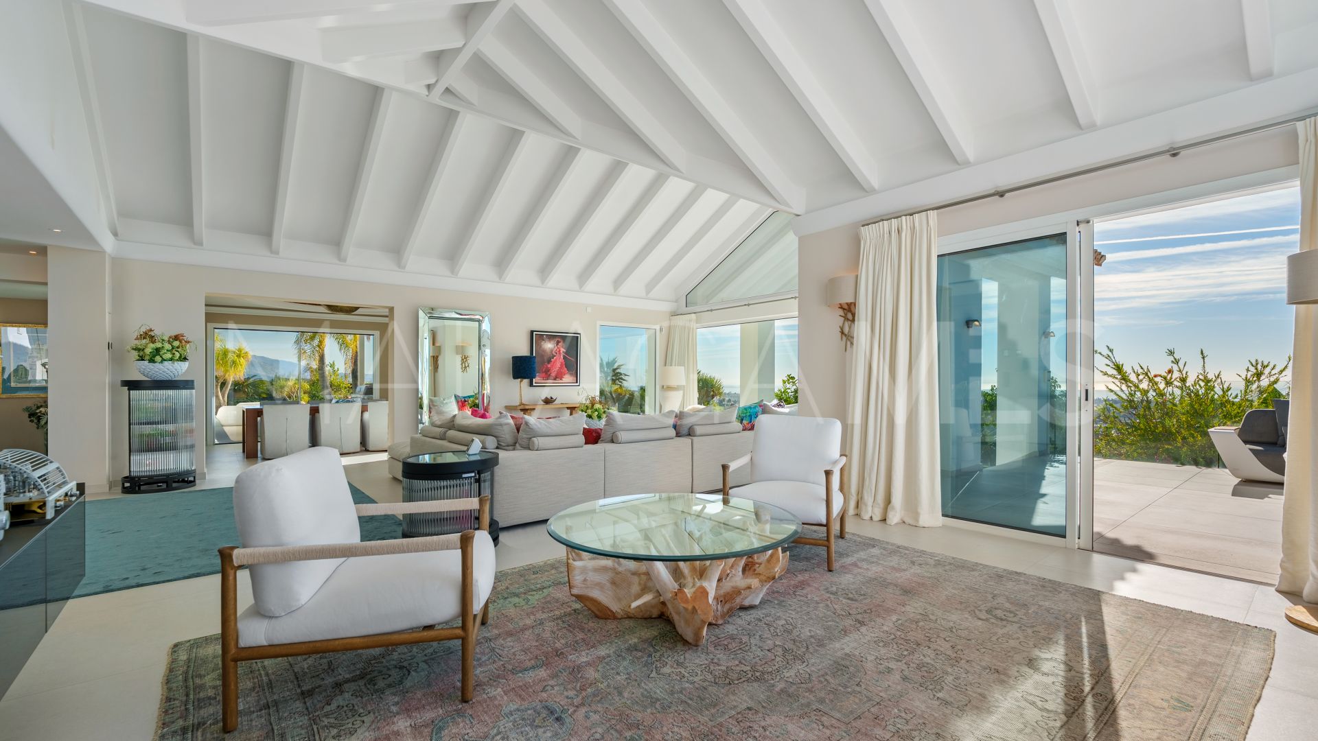 Villa for sale in Benahavis
