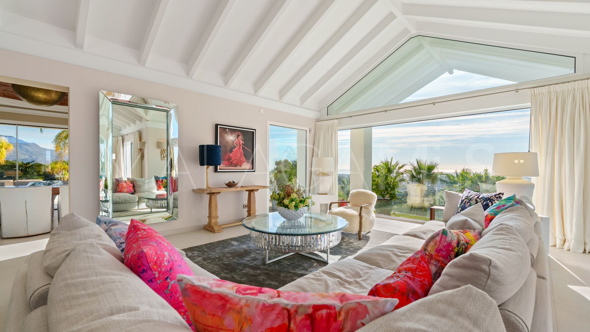 Villa for sale in Benahavis