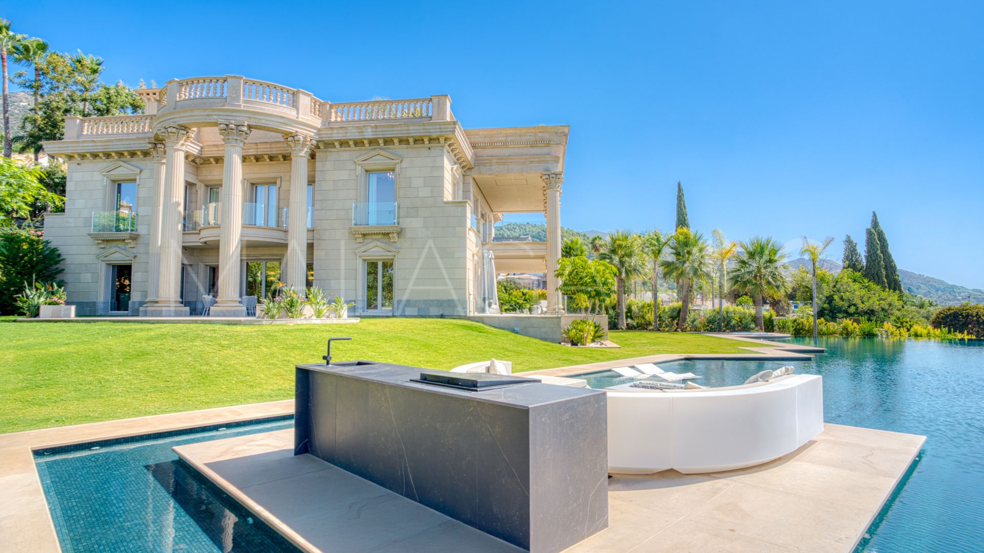 Villa for sale in Sierra Blanca