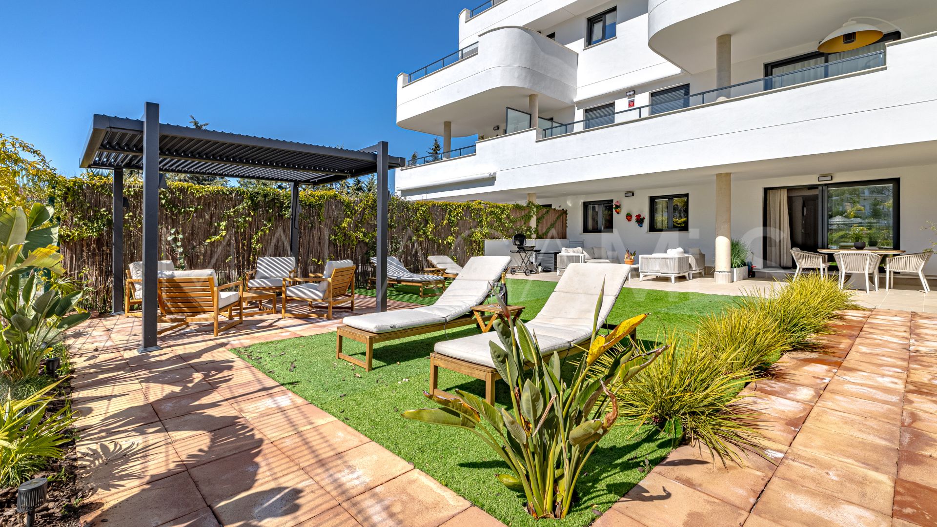 Erdgeschosswohnung for sale in Estepona